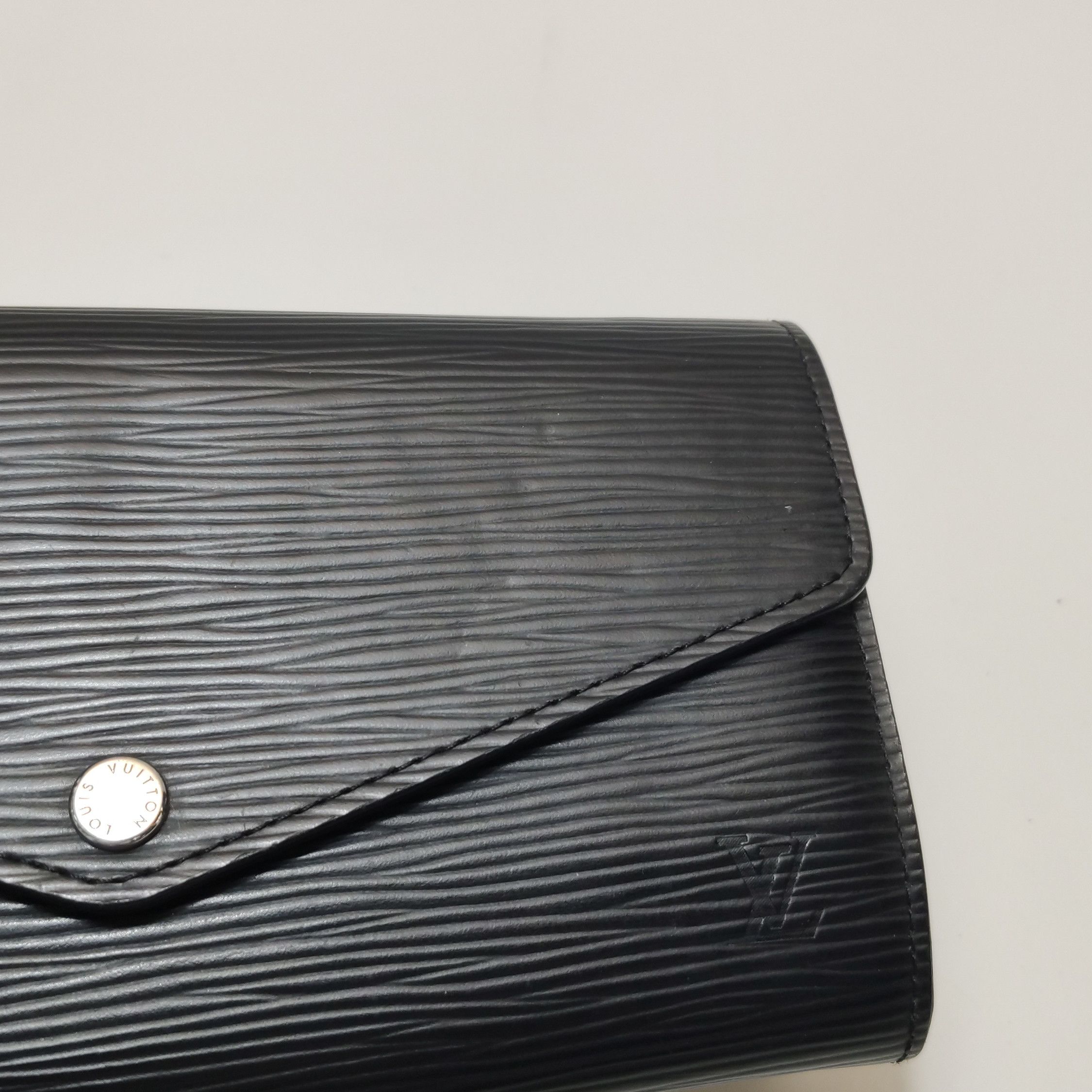 Louis Vuitton Louis Vuitton (LV) Sarah leather solid color water ripple s Size ONE SIZE - 2 Thumbnail