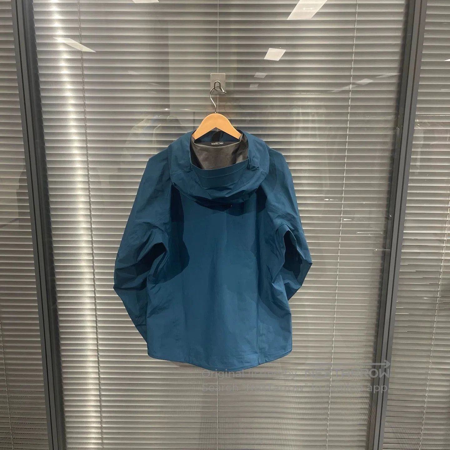 Arc'teryx Blue Hooded Light Jacket Size S. Size US S / EU 44-46 / 1 - 2 Thumbnail