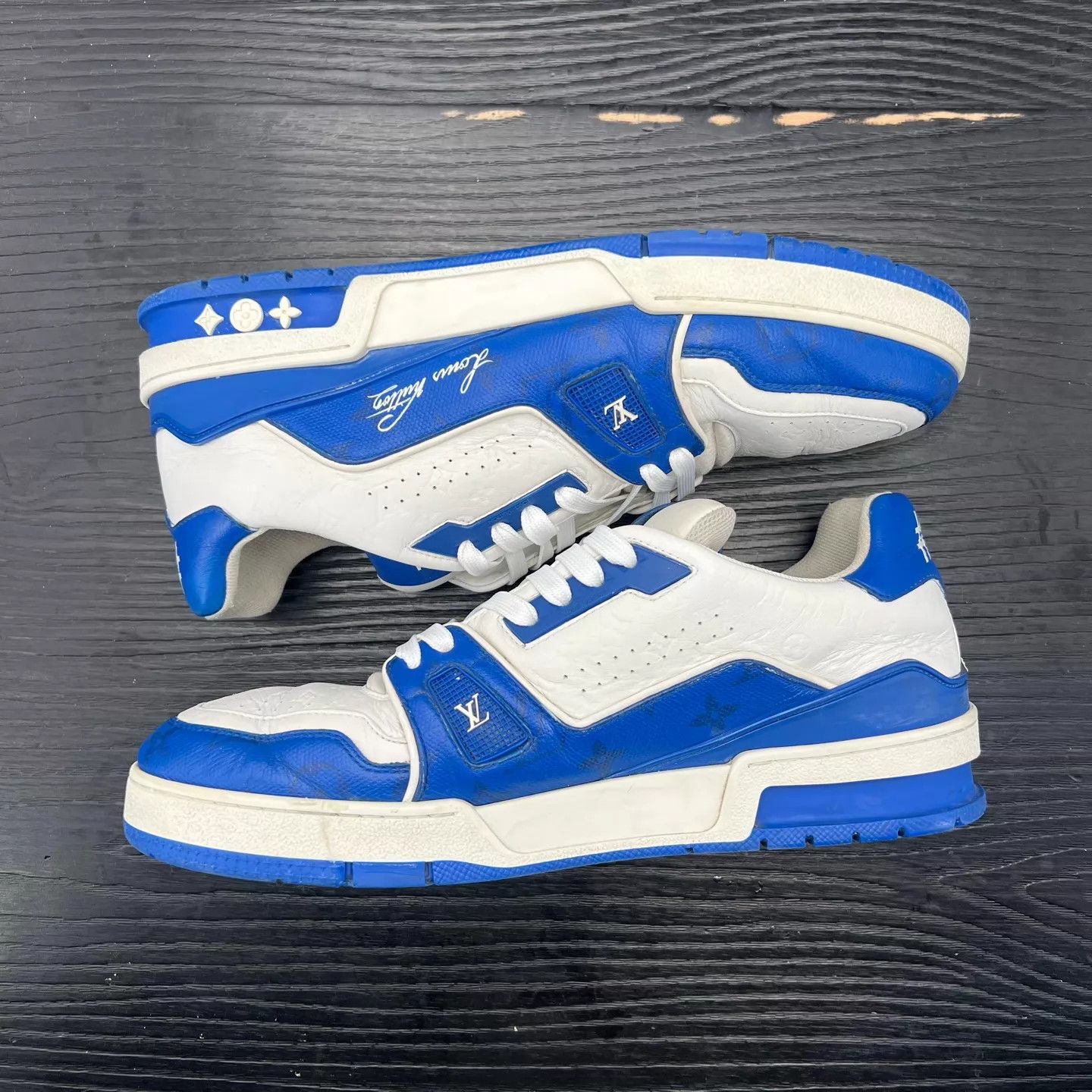 Louis Vuitton LV Trainer White & Blue Embossed 42 Size US 9 / EU 42 - 2 Thumbnail