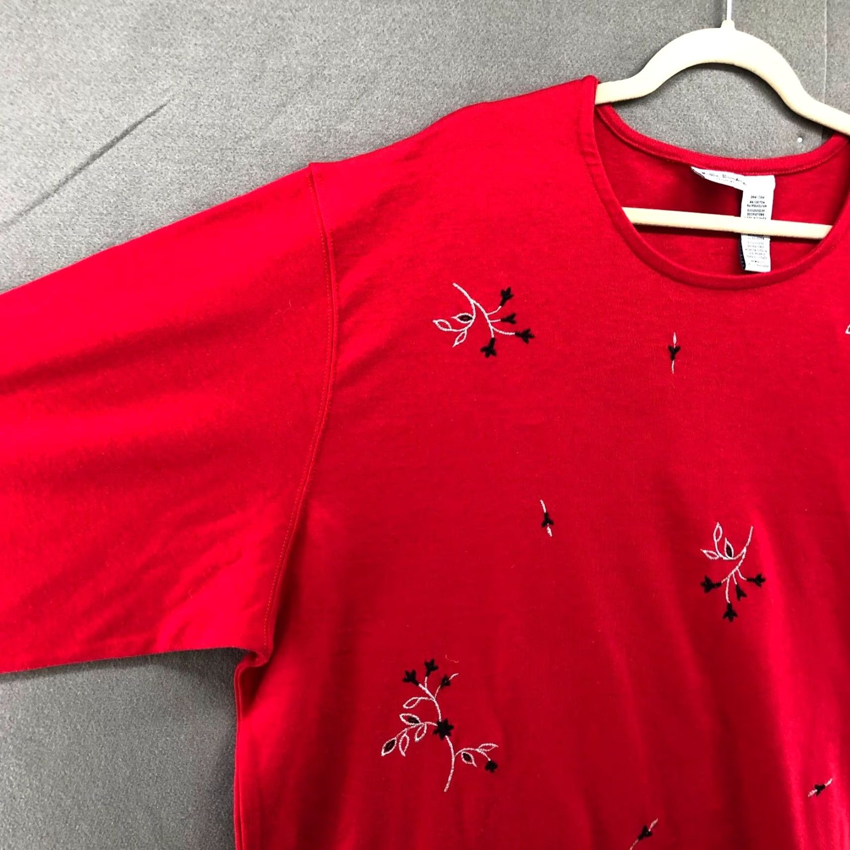 Vintage VINTAGE Bobbie Brooks Long Sleeve Shirt Womens 28W Red Floral Embroidered Crewneck Christmas Holiday Metallic Knit Cotton Blend Mens? Size 4XL / US 24-26 - 5 Thumbnail
