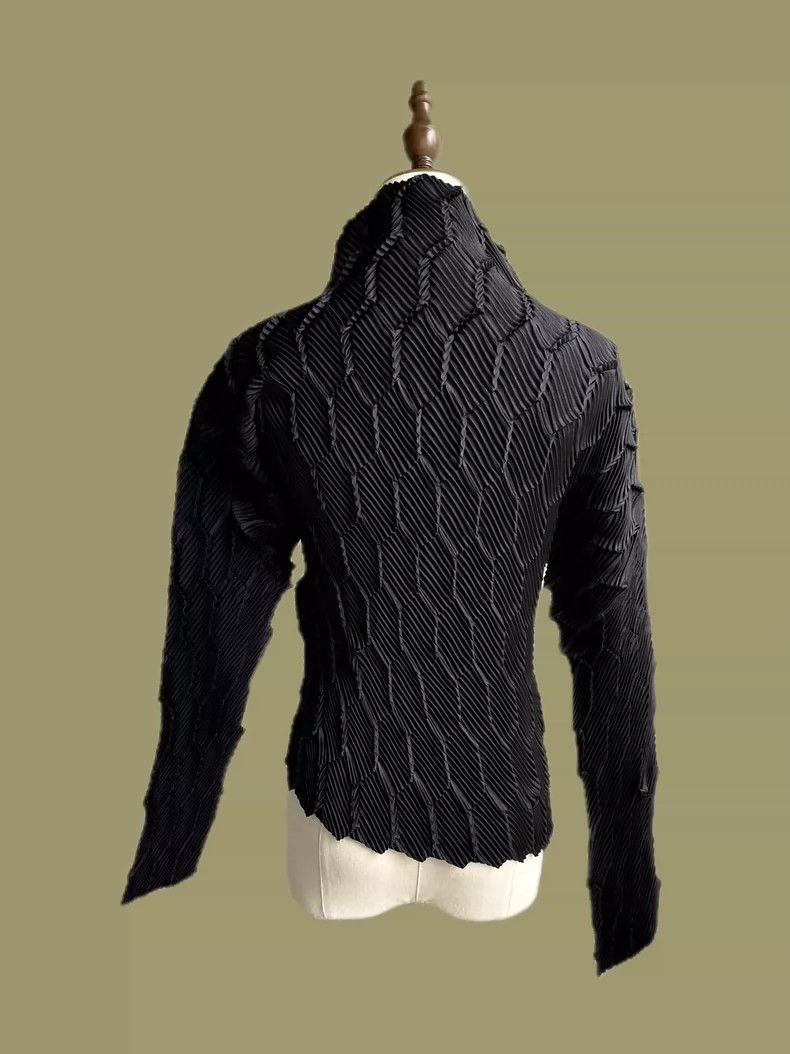 Issey Miyake Issey Miyake Black fish-scale top Size M / US 6-8 / IT 42-44 - 2 Thumbnail