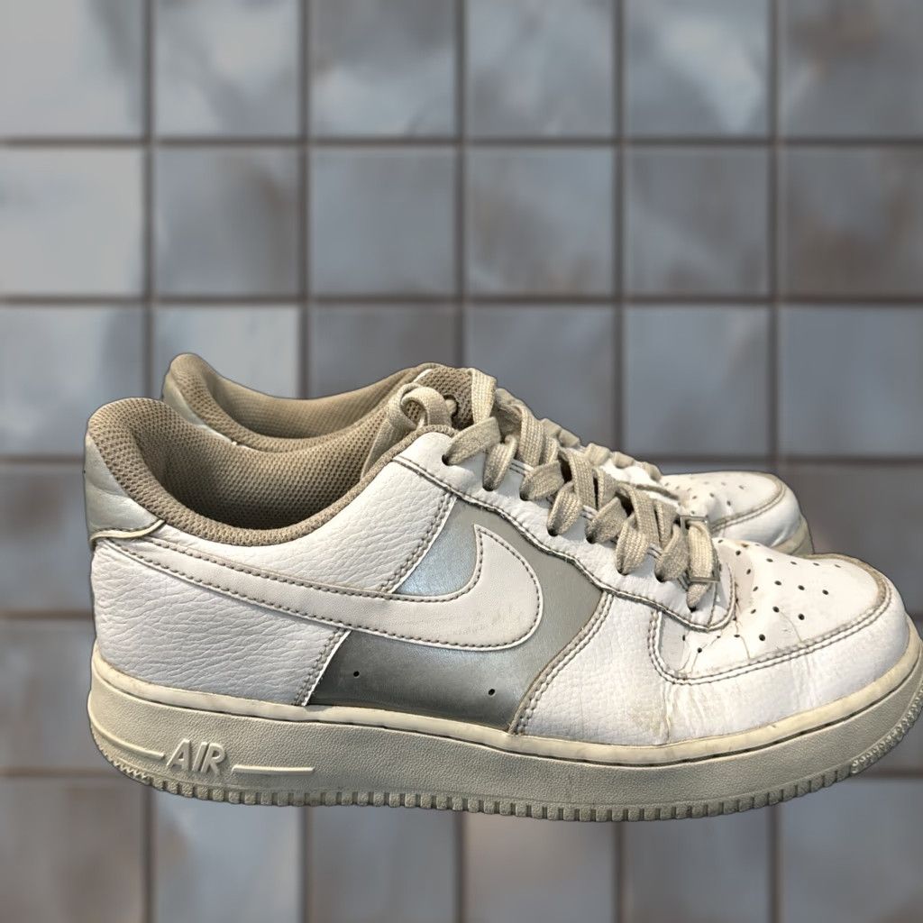 Nike Nike Air Force 1 Women's Sneaker DD8959-104 White Size 10 Silver Metallic White 07 '07 DD8959-104 Size US 10 / IT 40 - 1 Thumbnail