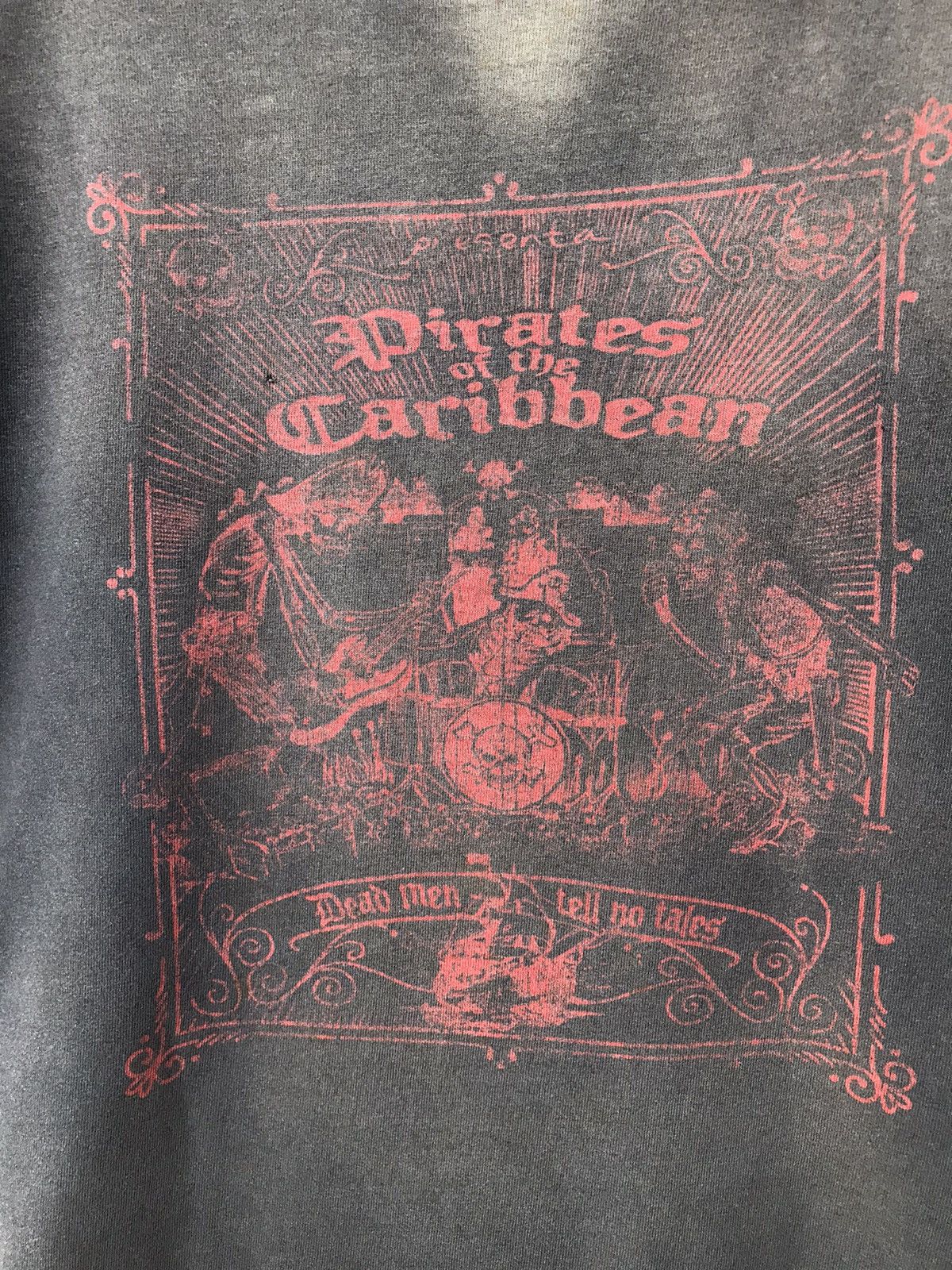 Disney Vintage Distressed Disneyland Pirates of Carribean Movie Tee Size US M / EU 48-50 / 2 - 11 Thumbnail