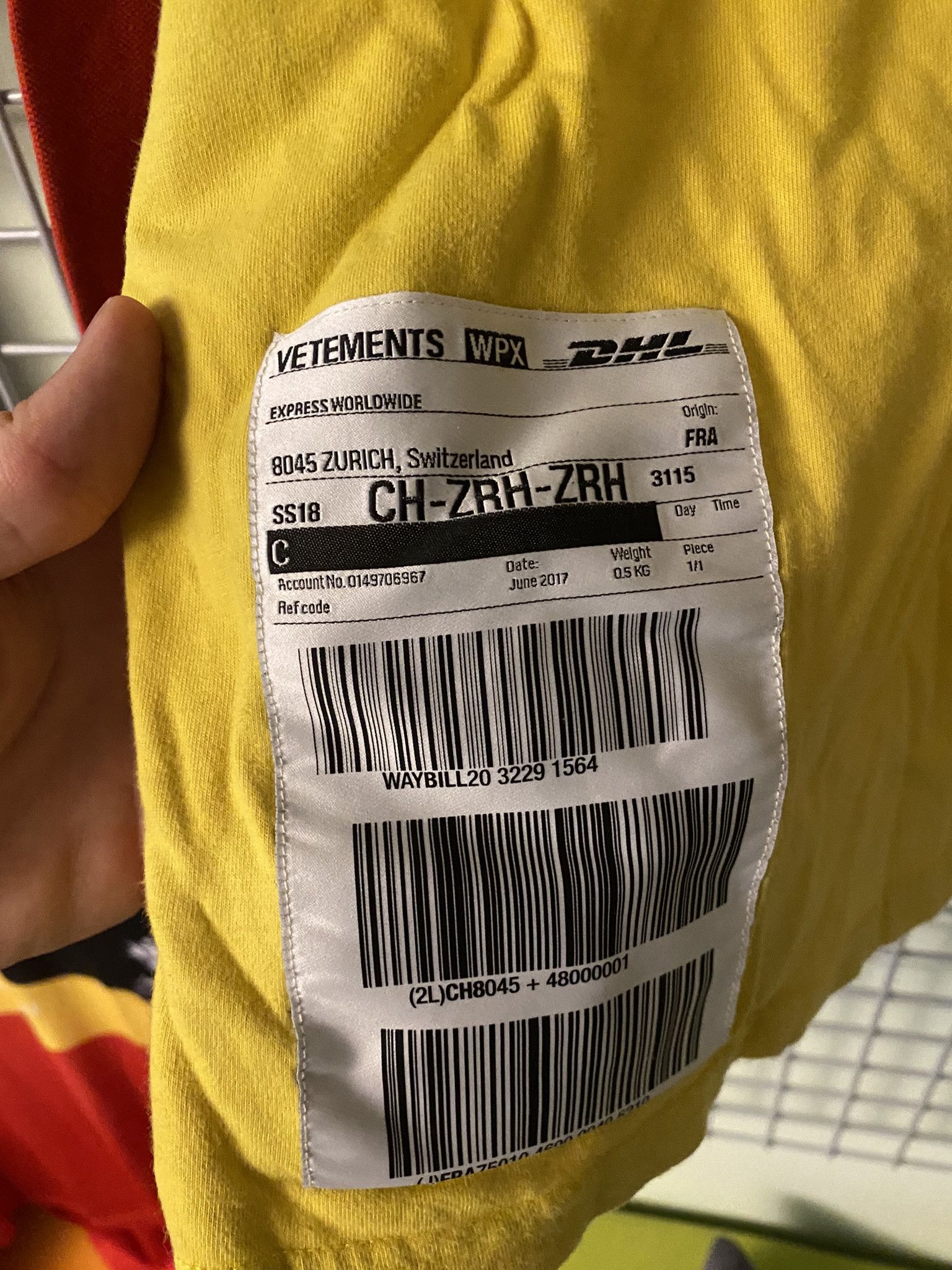 DHL × Vetements Vetements x DHL Longsleeve SS18 Size US L / EU 52-54 / 3 - 4 Thumbnail
