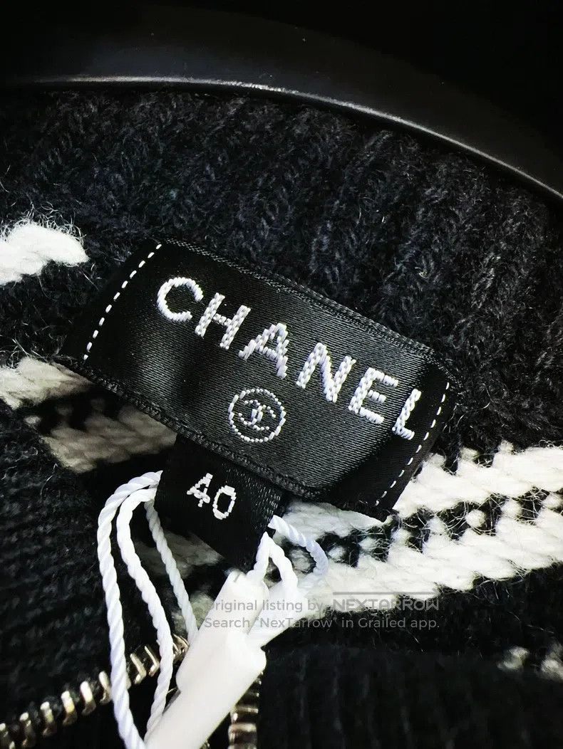 Chanel Chanel 21B black and white cashmere sweater oblique stripe Size S / US 4 / IT 40 - 6 Thumbnail