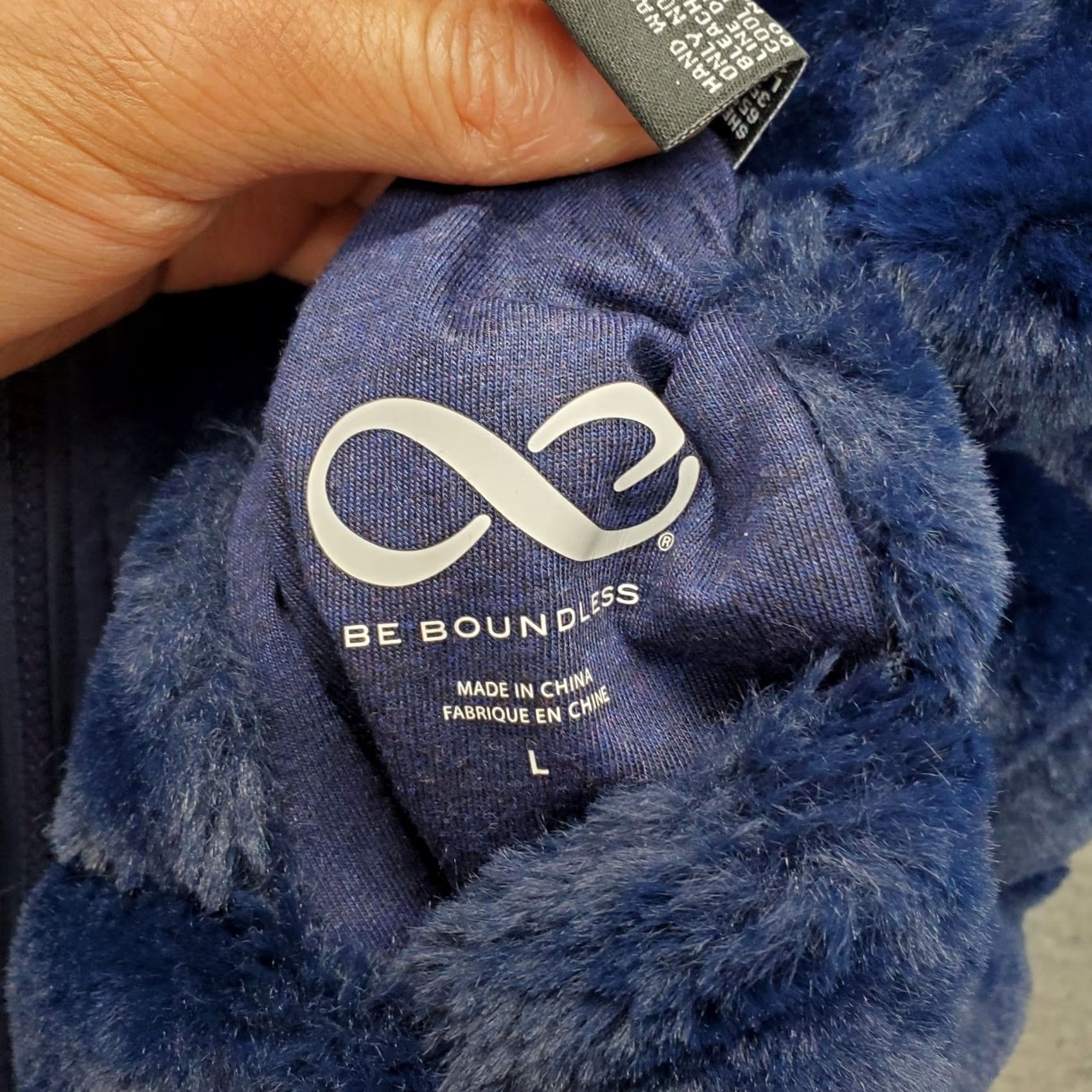 Vintage BE BOUNDLESS Reversible Jacket Womens Size L Blue Full Zip Hooded Fluffy Fleece Outdoor Jacket Men not applicable Size L / US 10 / IT 46 - 7 Thumbnail