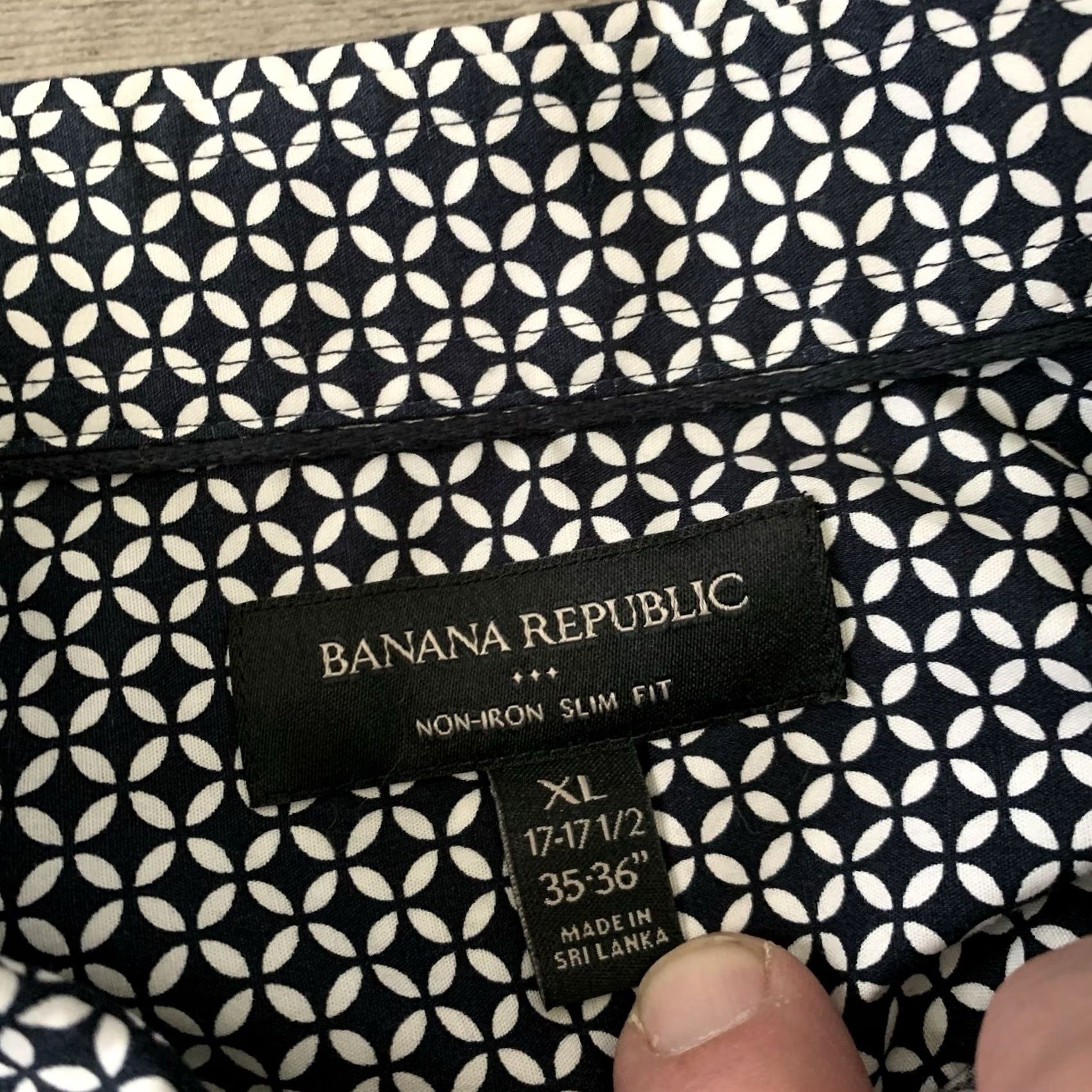 Banana Republic Banana Republic Shirt Mens XL Non Iron Slim Fit Long Sleeve Button Up Geometric Size US XL / EU 56 / 4 - 2 Thumbnail