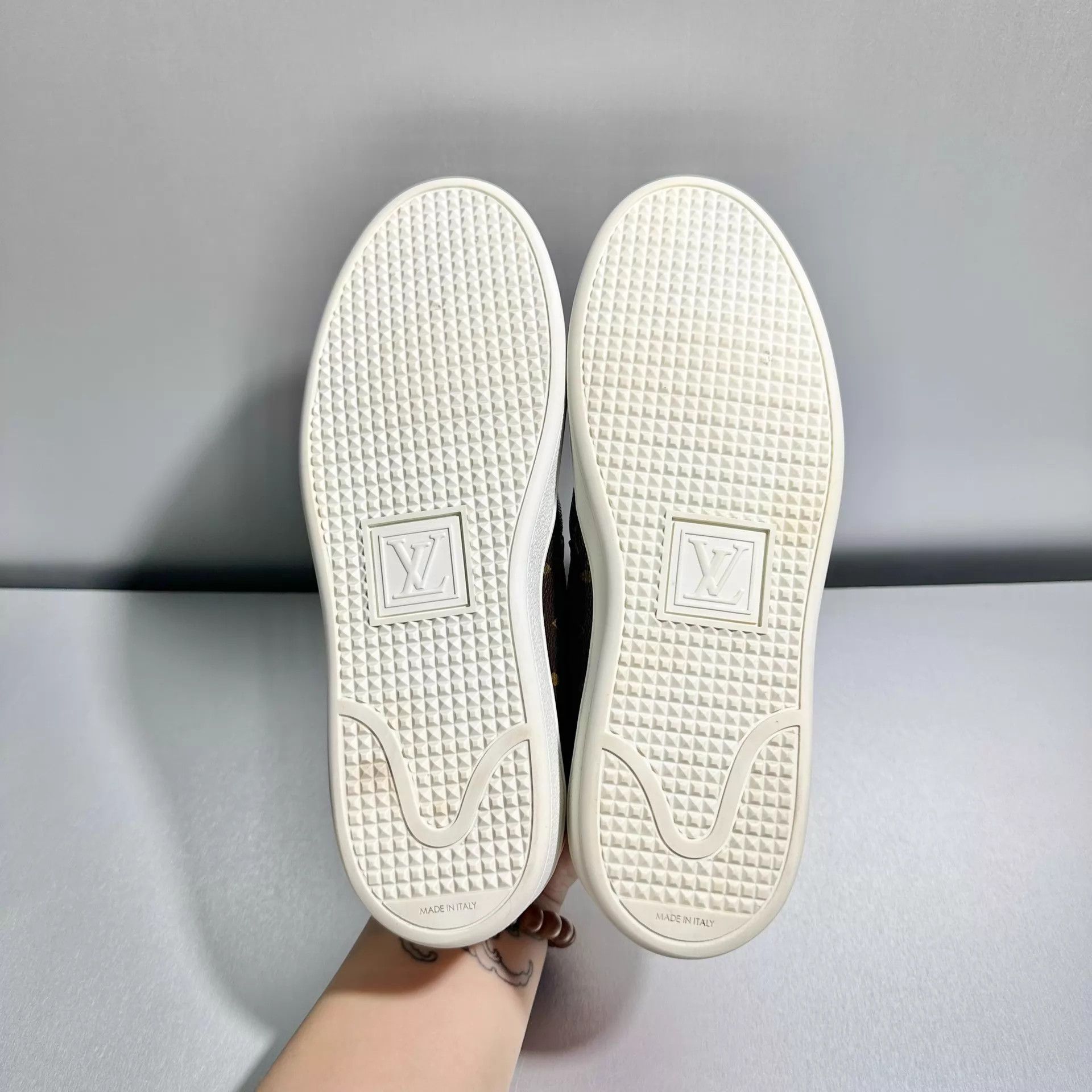 Louis Vuitton LV Monogram slip-on 37.5 2-3 worn excellent Size US 7 / IT 37 - 7 Thumbnail