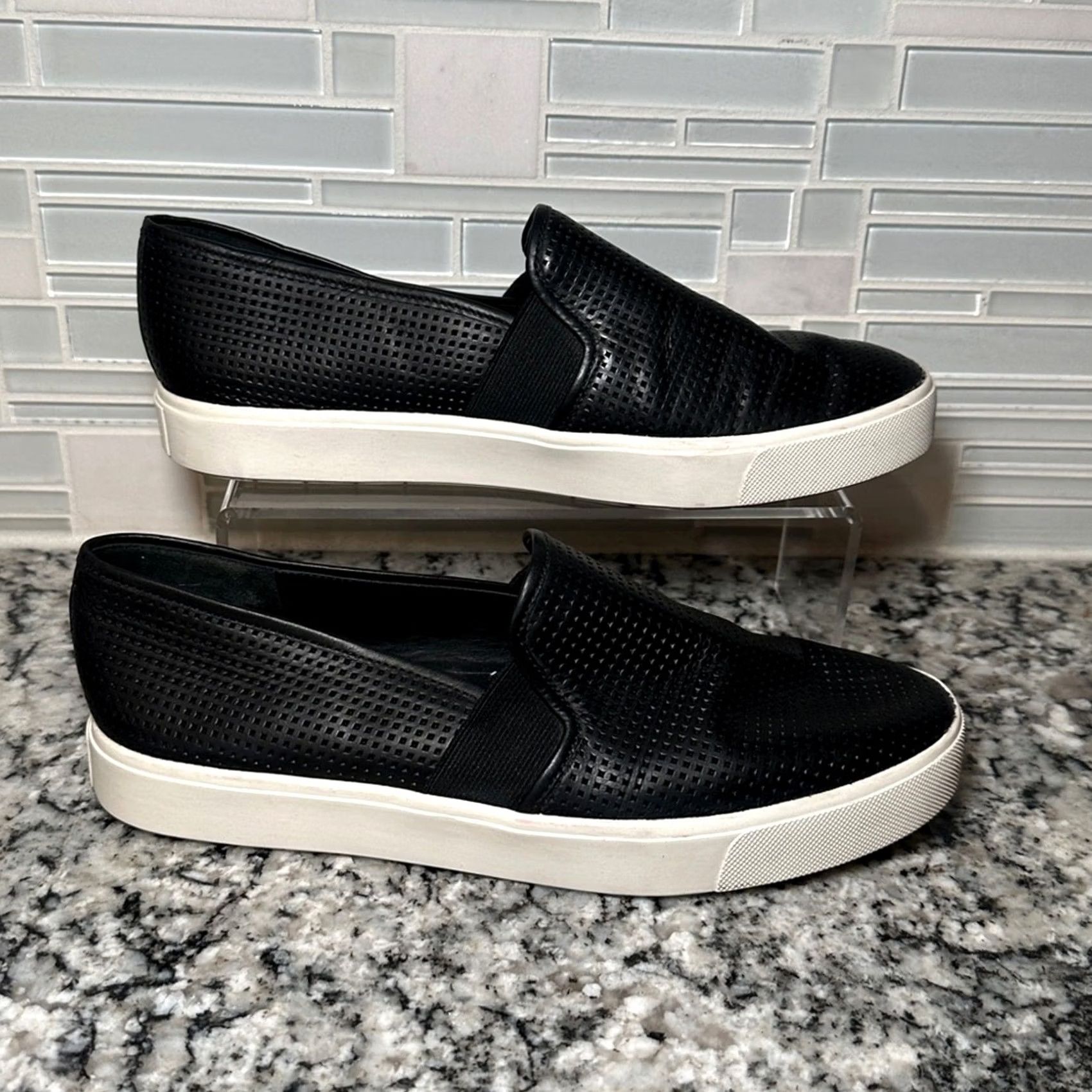 Vince Vince Slip On Sneakers 7 Women Black Mens? No - Women US 7 Slip On Shoes Vince Black 7 Women Size US 7 / IT 37 - 2 Thumbnail