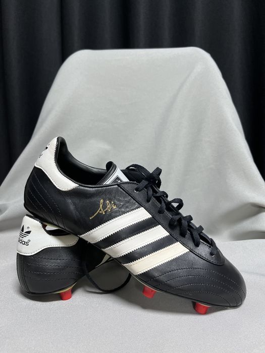 Deadstock store football boots