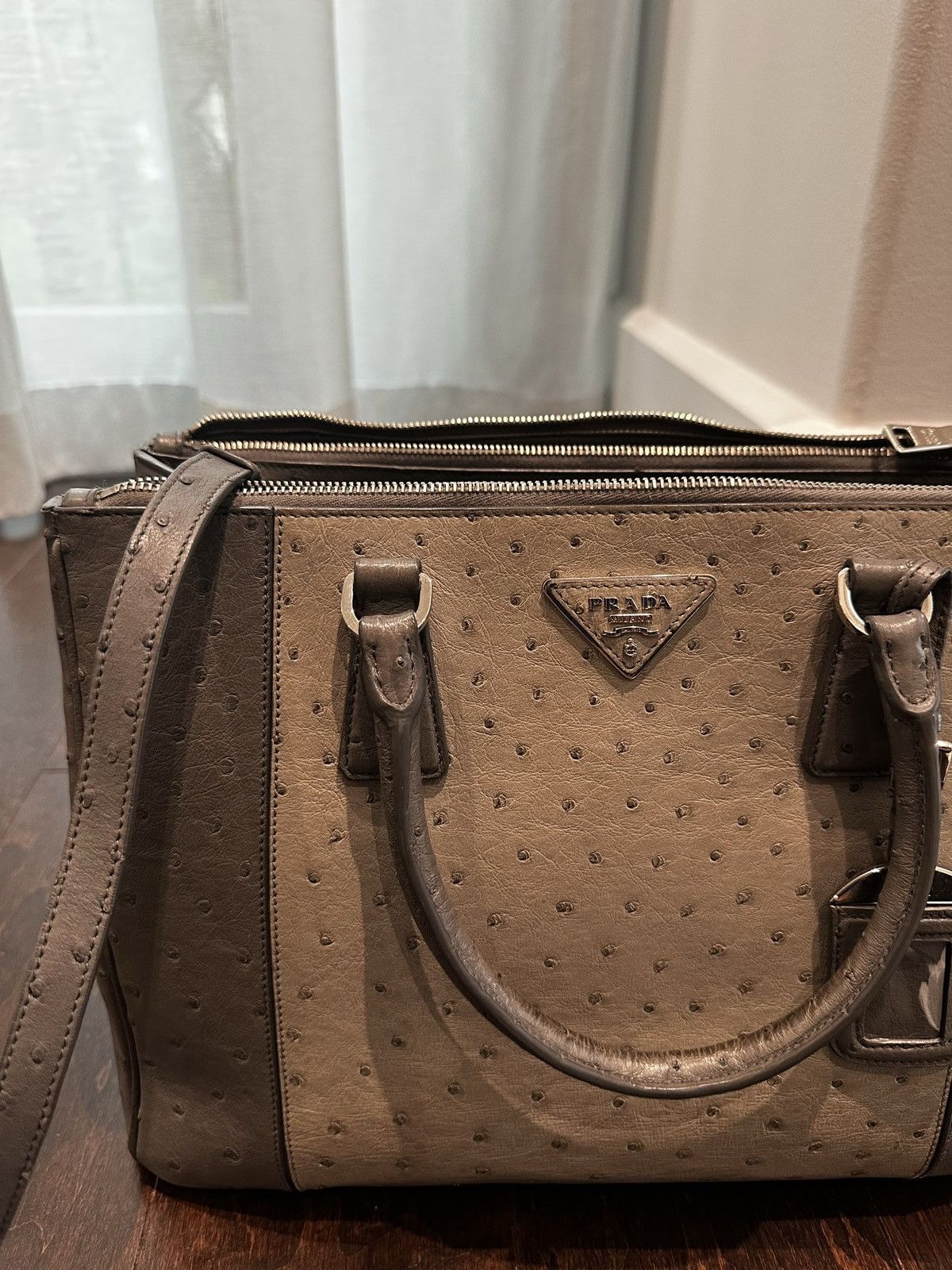 Prada Prada ostrich two tone handbag Size ONE SIZE - 3 Thumbnail