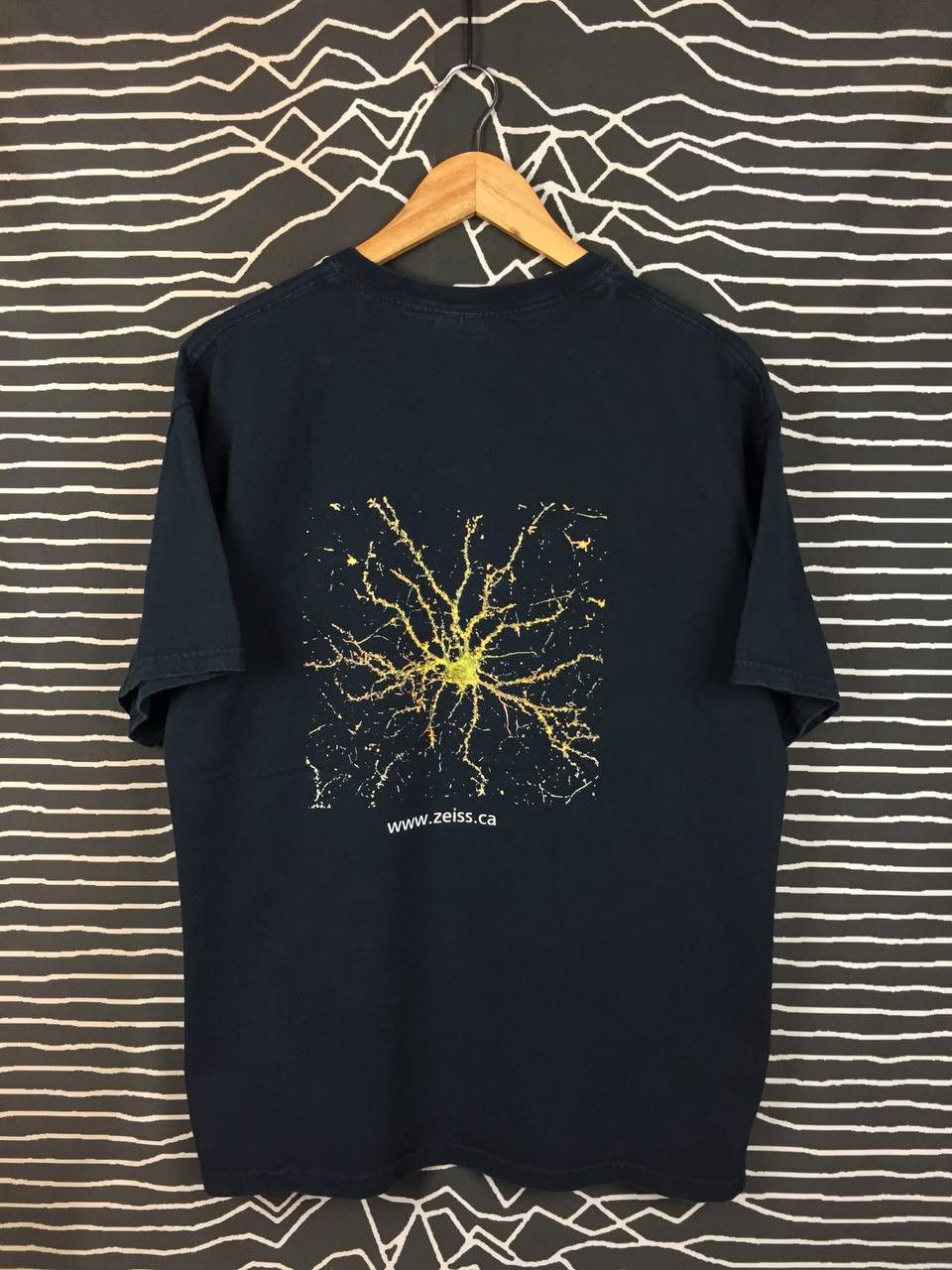 Vintage ZEISS Canada Science Microscope Neuron Tech Wear Promo Tee Size US L / EU 52-54 / 3 - 1 Thumbnail