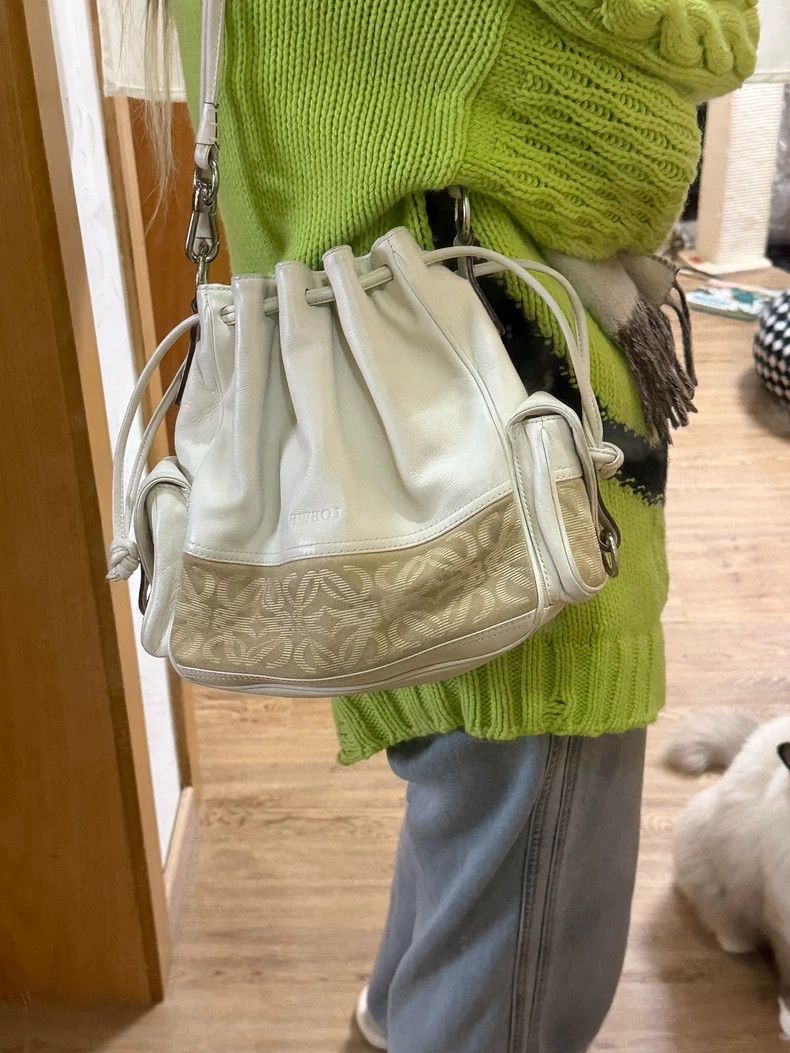 Loewe loewe Lambskin tassel drawstring bucket bag 2503-Nextarrow Size ONE SIZE - 1 Thumbnail