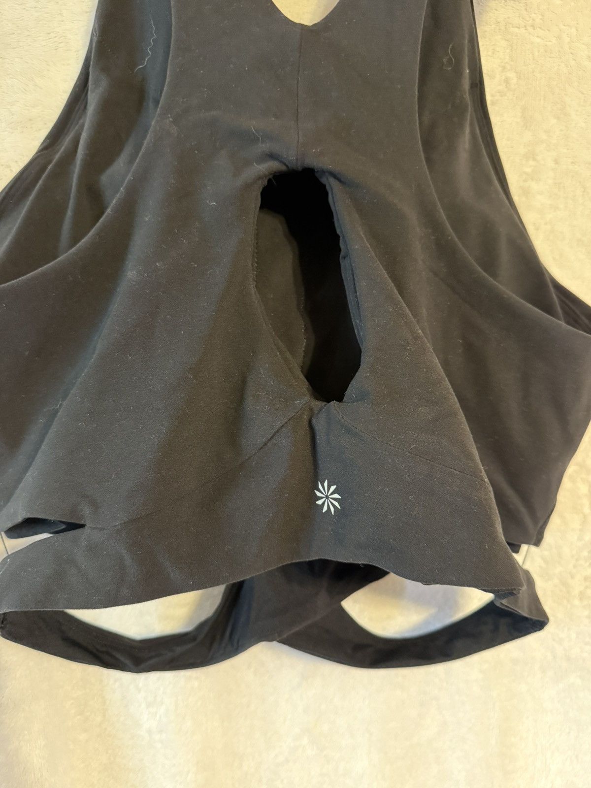 Athleta Athleta women’s size xl black Conscious Cut Out Crop sports Size XL / US 12-14 / IT 48-50 - 5 Thumbnail