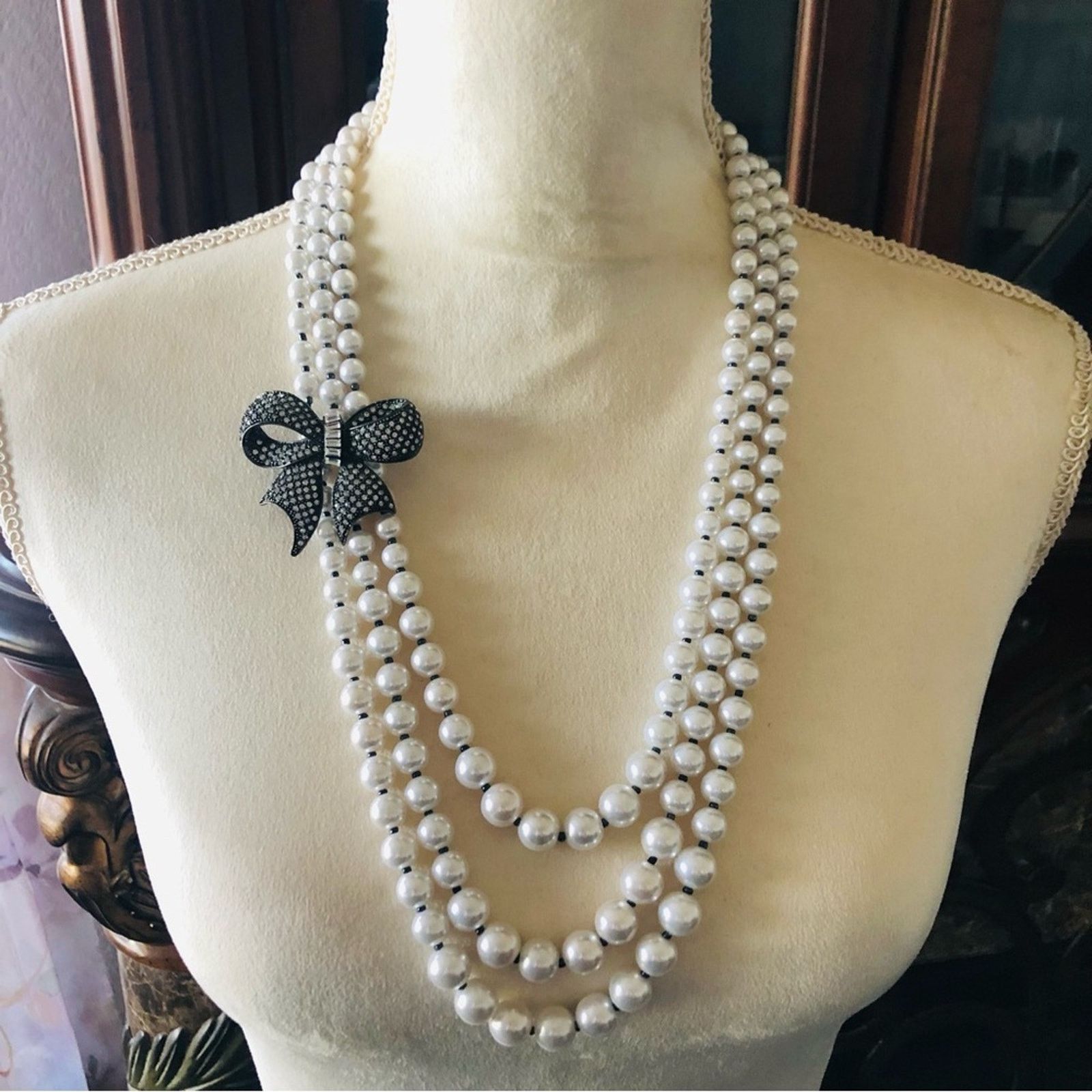 Jewelry R.J. Graziano triple strand graduated white pearl necklace Size ONE SIZE - 2 Thumbnail
