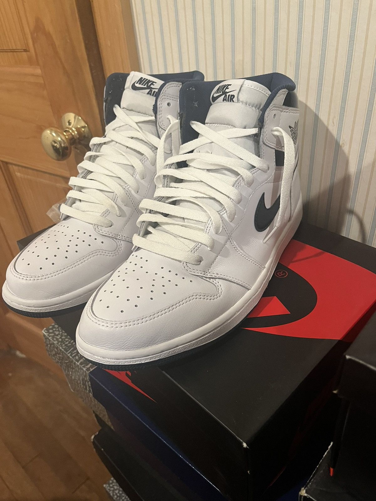 Jordan Brand Air Jordan 1 Retro Metallic Navy 2016 Size 11 Size US 11 / EU 44 - 4 Thumbnail