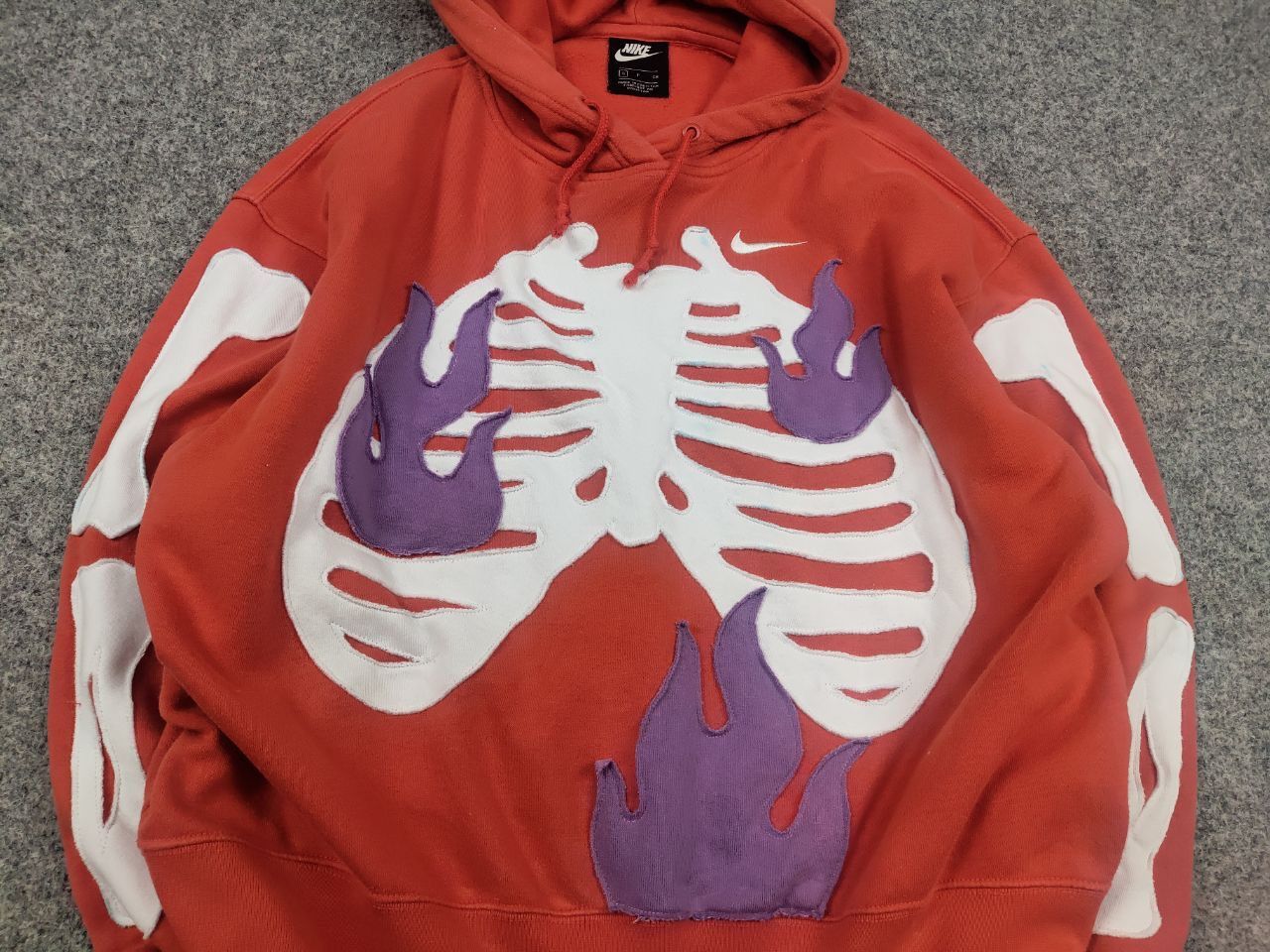 Nike Rare Nike skeleton Logo vintage reworked Hoodie Y2K Style Size US S / EU 44-46 / 1 - 5 Thumbnail
