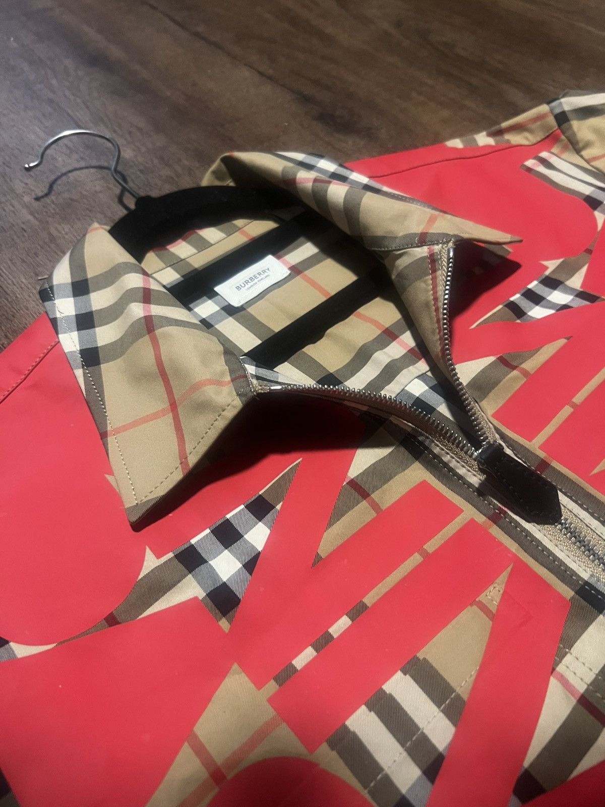 Burberry Burberry x Universal Passport Paris Fashion Week Size US L / EU 52-54 / 3 - 12 Thumbnail