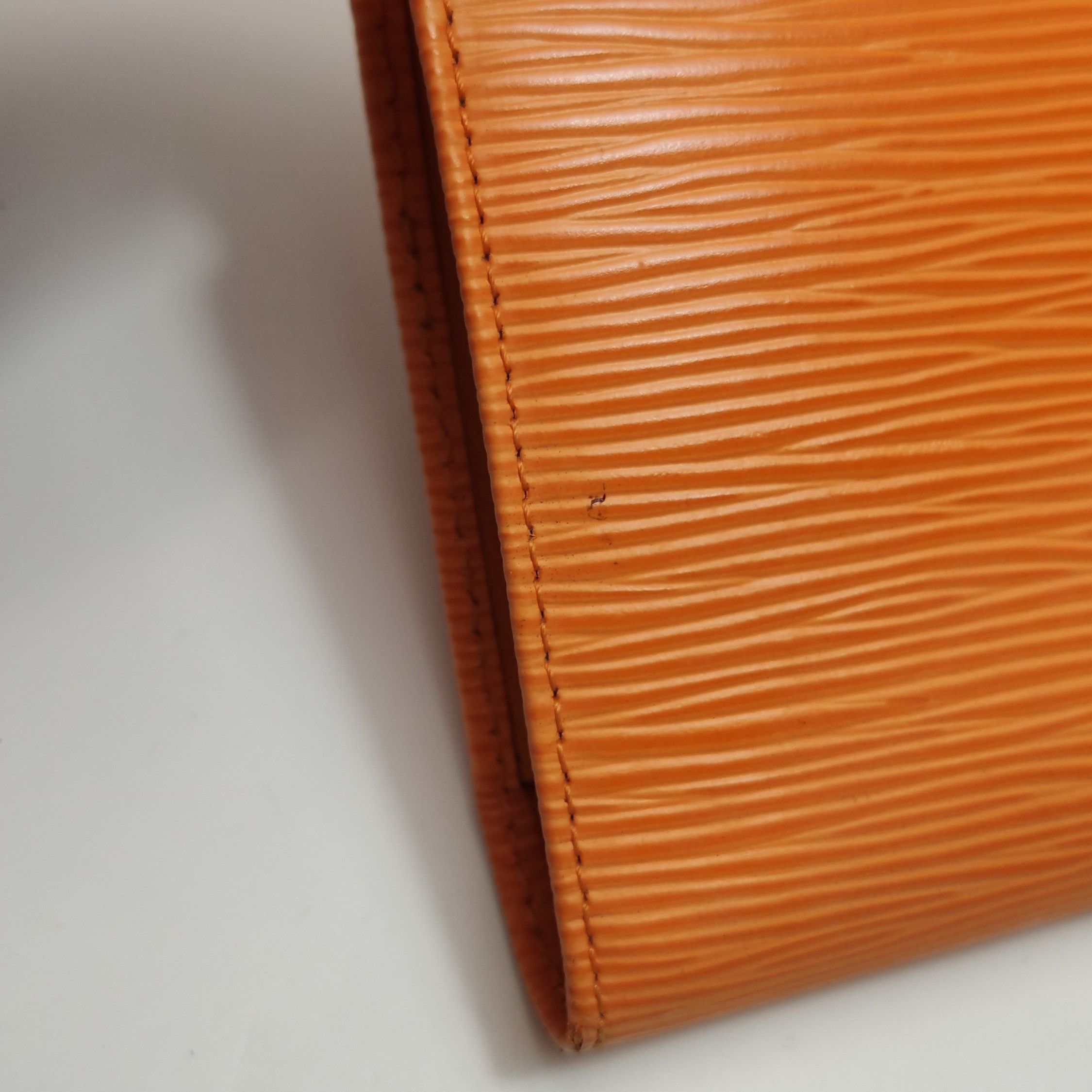 Louis Vuitton Louis Vuitton (LV) Cowhide Solid Color Water Ripple Wallet Size ONE SIZE - 8 Thumbnail