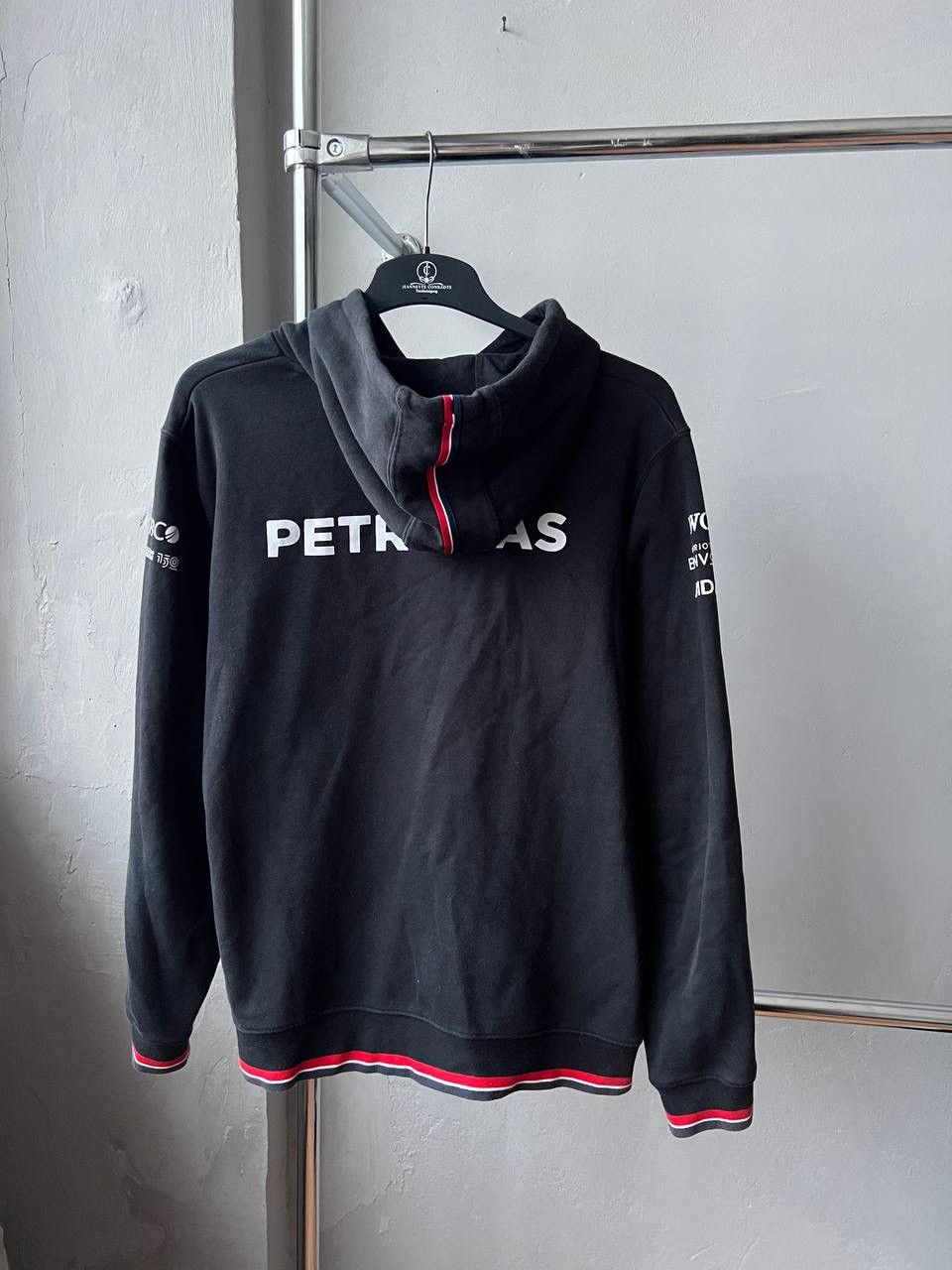 Formula 1 2022 MERCEDES BENZ AMG PETRONAS FORMULA ONE TEAM HOODIE L Size US L / EU 52-54 / 3 - 12 Thumbnail