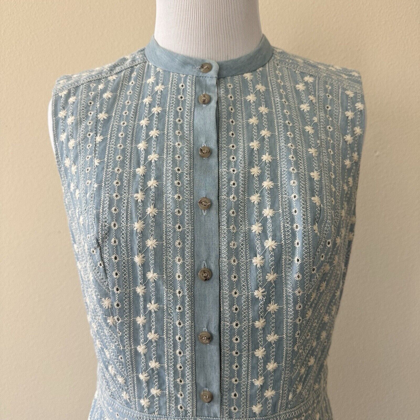 Other Gal Meets Glam Embroidered Chambray A-Line Blue Dress US 4 Size S / US 4 / IT 40 - 2 Thumbnail