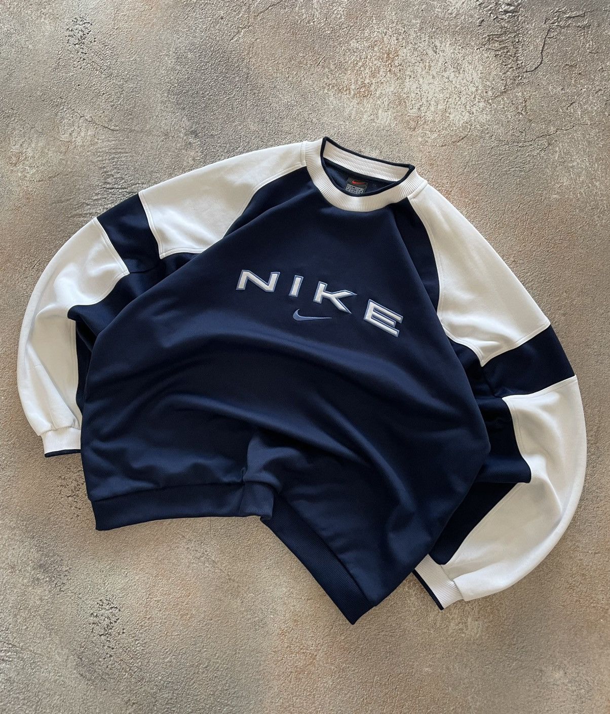 Nike Vintage Nike Center Logo Baggy Sweatshirt Size US XL / EU 56 / 4 - 2 Thumbnail