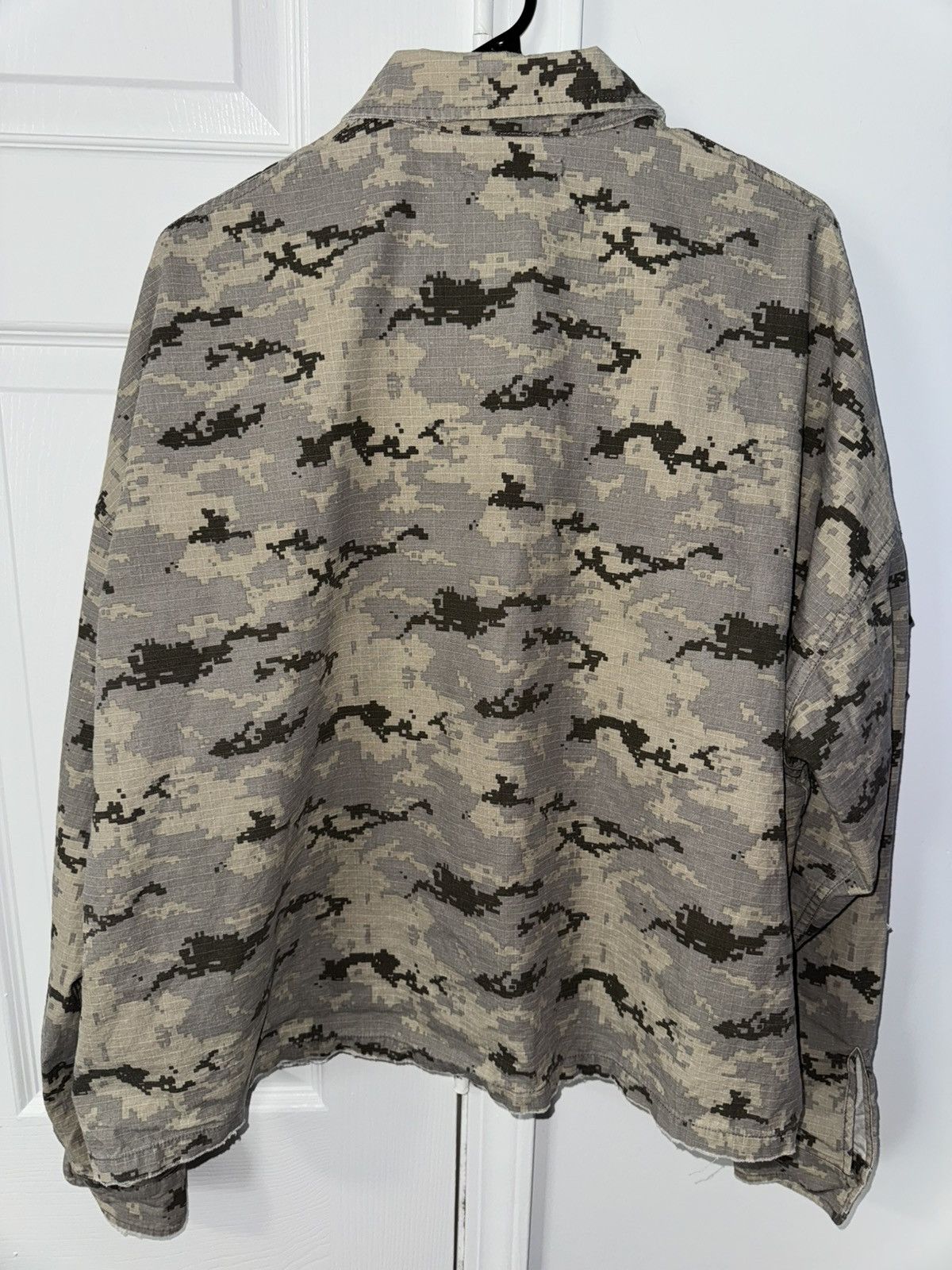 HMDD Happy Memories Don’t Die HMDD fatigue button up digi camo Size US L / EU 52-54 / 3 - 2 Thumbnail