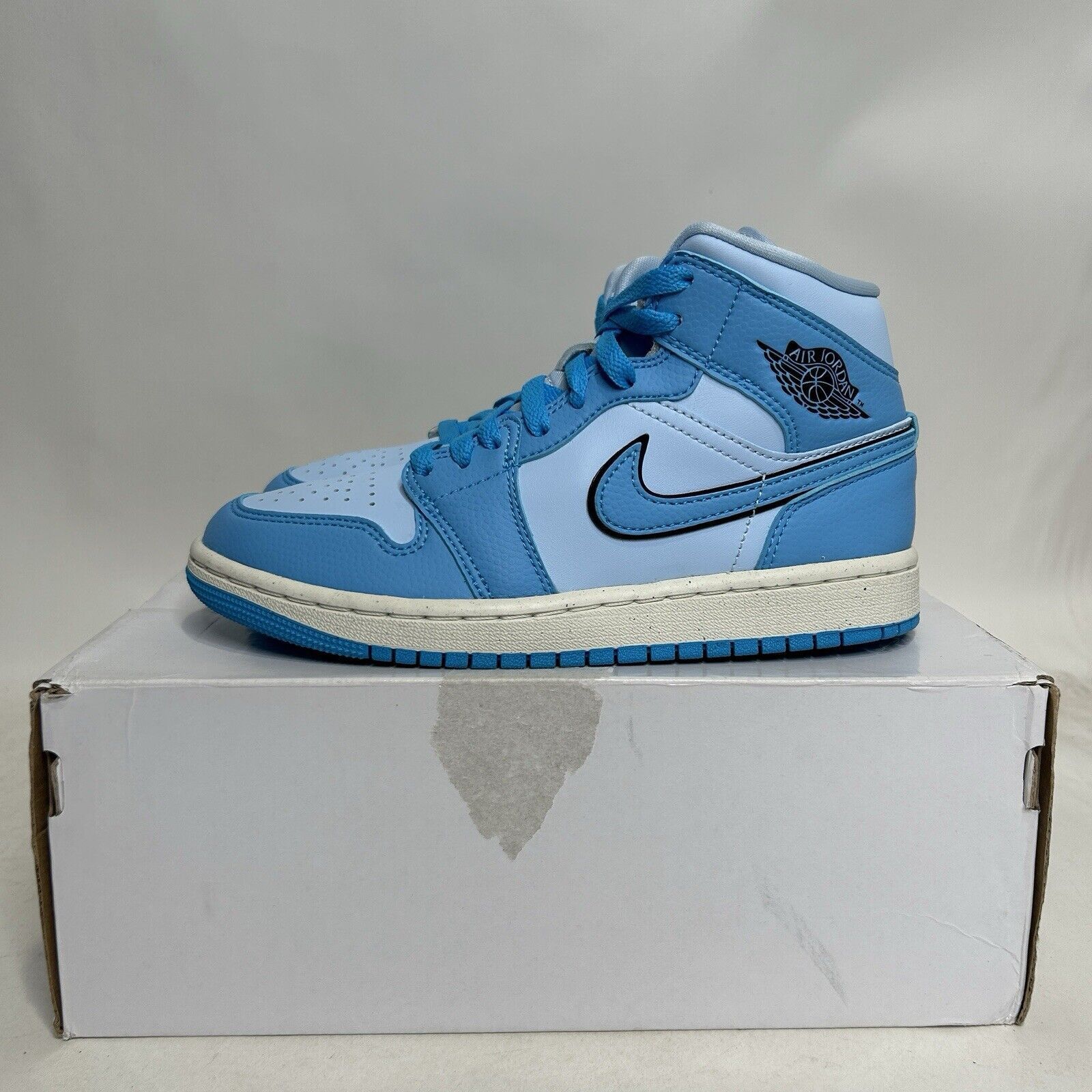 Nike Nike Shoes Air Jordan 1 Mid SE WMNS “Ice Blue” 2024 Size US 6 / IT 36 - 6 Thumbnail