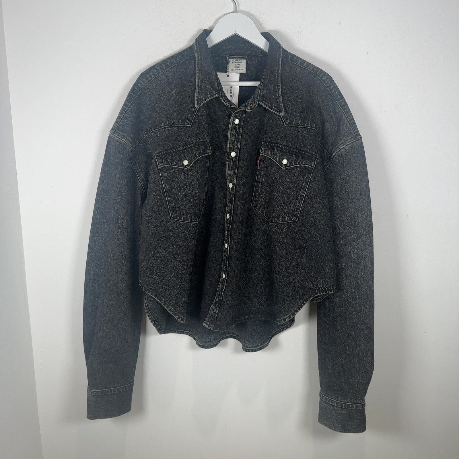 Levi's × Vetements Vetements x Levi's Black Washed Denim Shirt Size 7XL Size US XXL / EU 58 / 5 - 1 Thumbnail