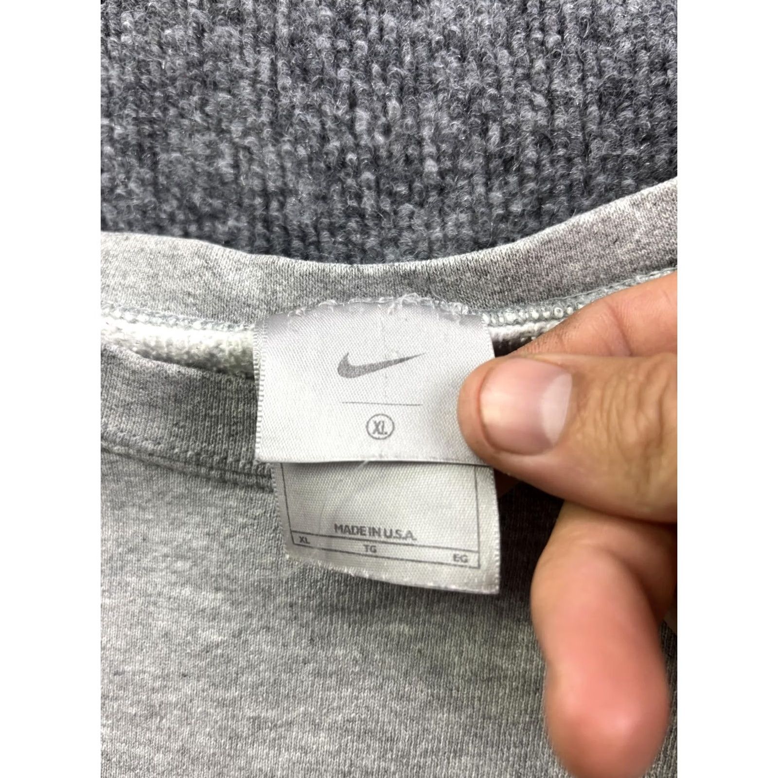 Nike Vintage Nike Sweatshirt Mens XL Gray Crewneck Pullover Fleece Swoosh Logo Made in U.S.A. Size US XL / EU 56 / 4 - 2 Thumbnail