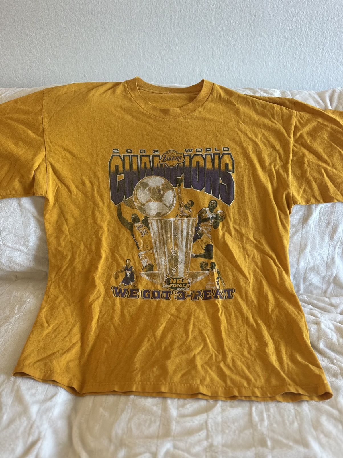NBA Los Angeles Lakers Kobe Bryant Shaq 2002 World Champions Tee Size US XXL / EU 58 / 5 - 1 Thumbnail
