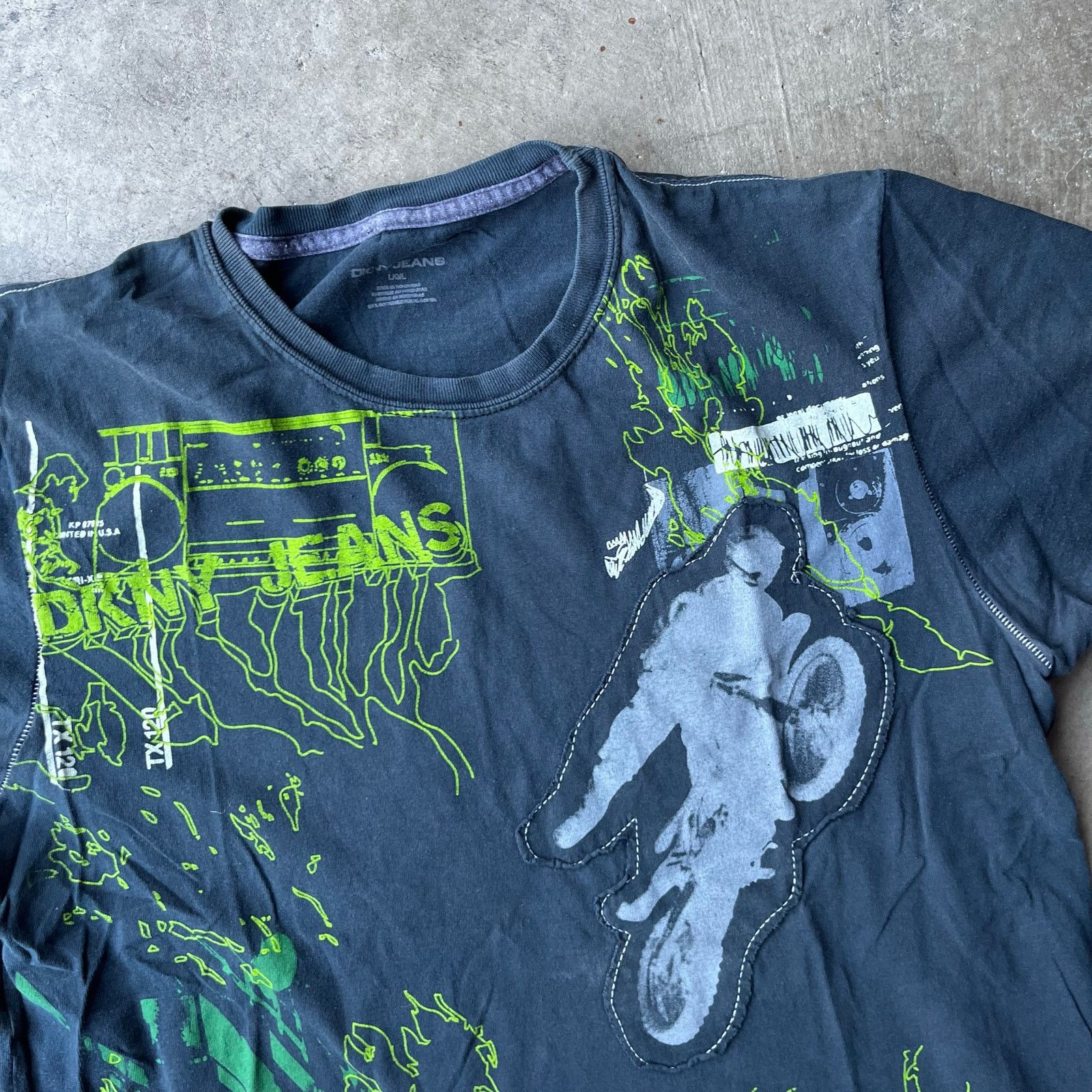 Vintage DKNY AOP SHIRT GRAPHIC TEE MOTOCROSS BIKER LARGE RAVE Size US L / EU 52-54 / 3 - 2 Thumbnail