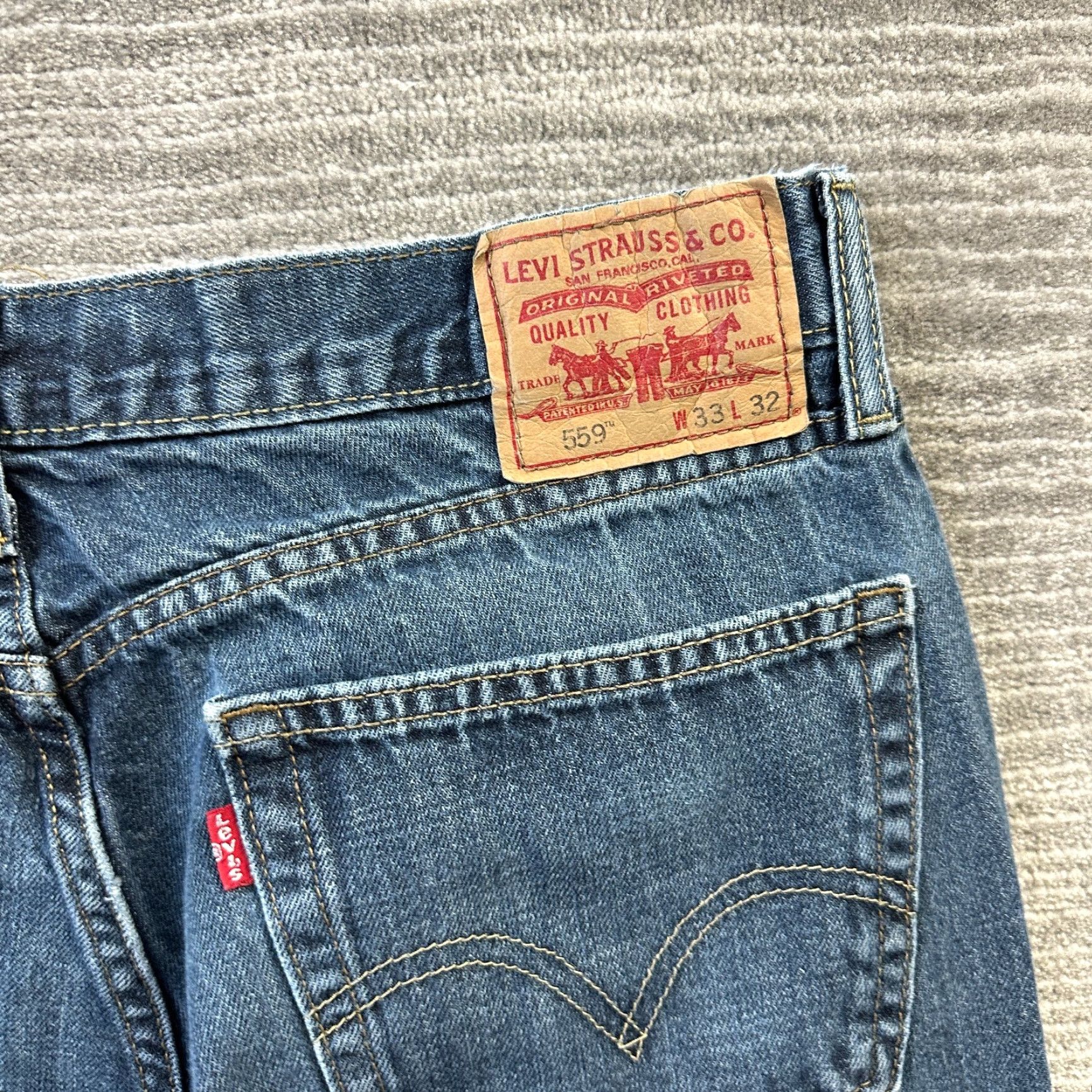 Levi's VINTAGE Levi's 559 Jeans Mens 33x32 Fits 33x30 Relaxed Straight Denim Blue Cotton 5-Pocket, Zipper Closure, Regular Size, Colombia, 559 Model Mens Size US 33 - 4 Thumbnail