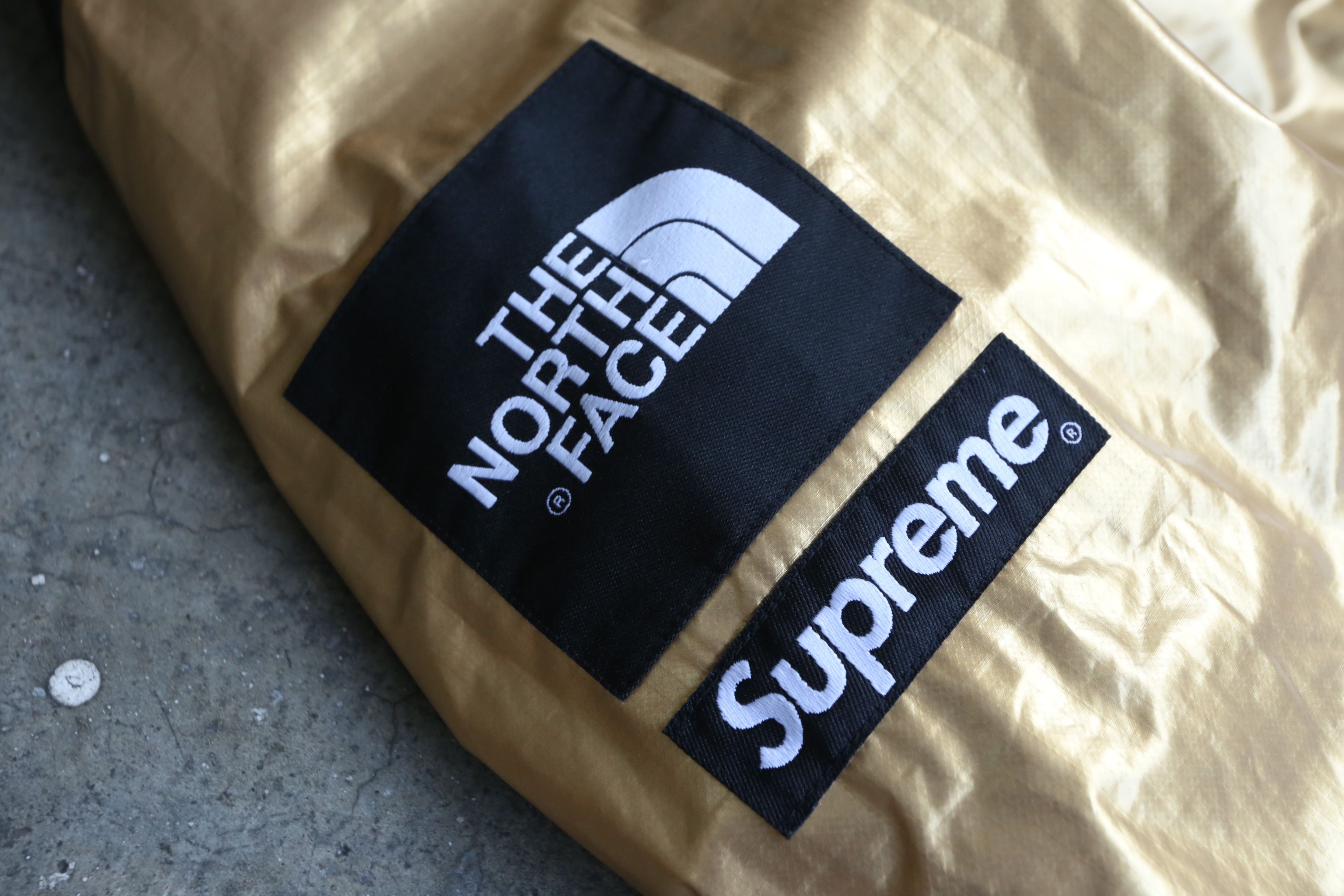 Supreme × The North Face Supreme - The North Face - S/S 18 - Metallic Mountain Parka Size US L / EU 52-54 / 3 - 4 Thumbnail
