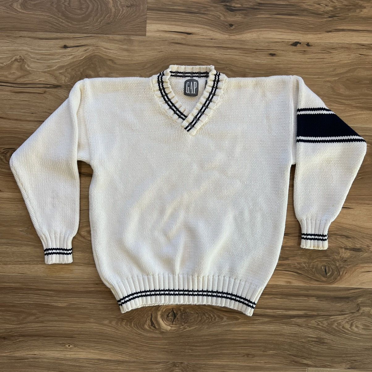 Gap Vintage GAP 90s V Neck Sweater White Medium Size US M / EU 48-50 / 2 - 1 Thumbnail