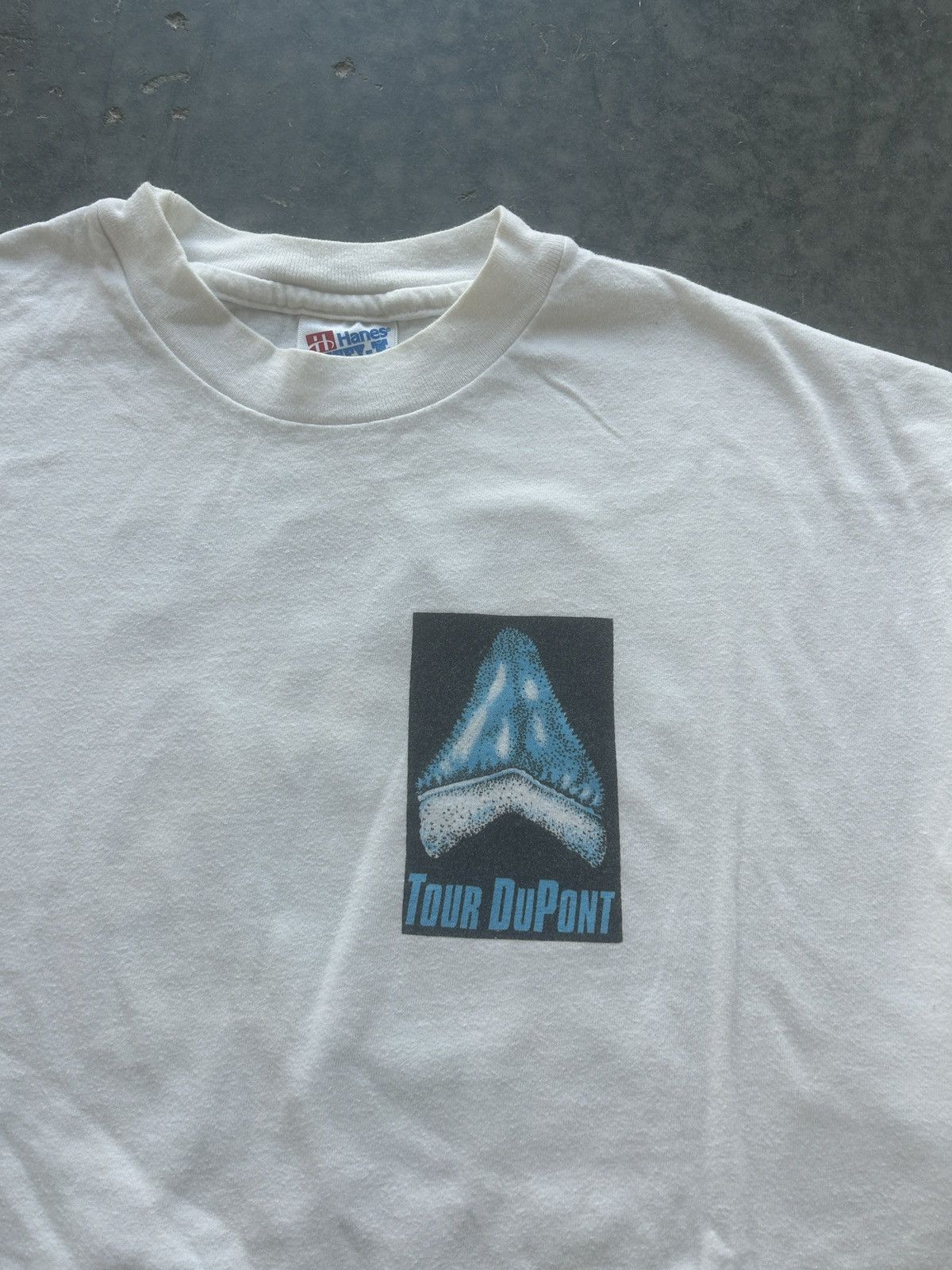Hanes × Vintage Vintage 90s Tour DuPont Shark Graphic Tee Size US XL / EU 56 / 4 - 5 Thumbnail