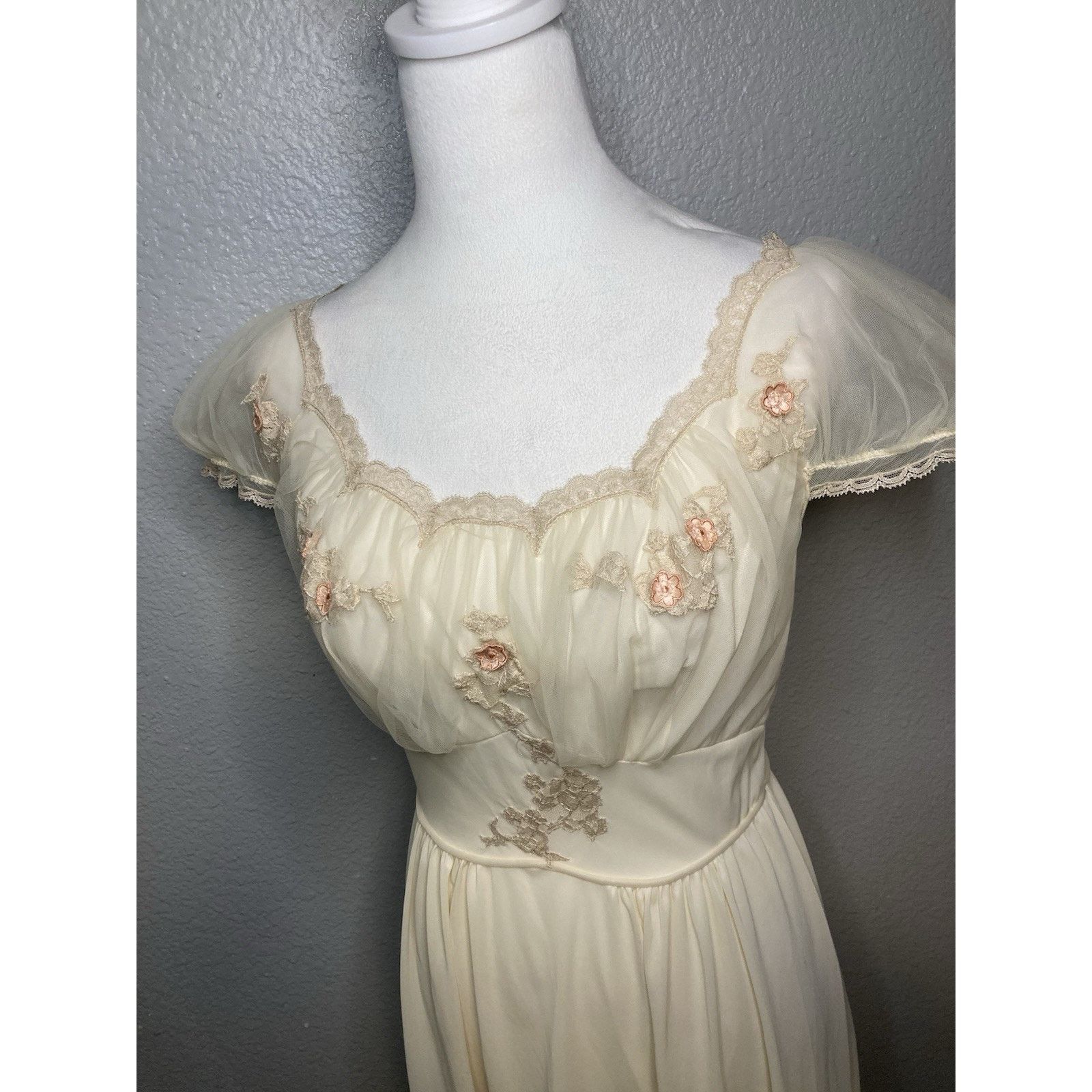 Vintage 40s/50s Artemis Nightgown Robe 32 Peignoir Lace Lingerie Size XS / US 0-2 / IT 36-38 - 10 Thumbnail