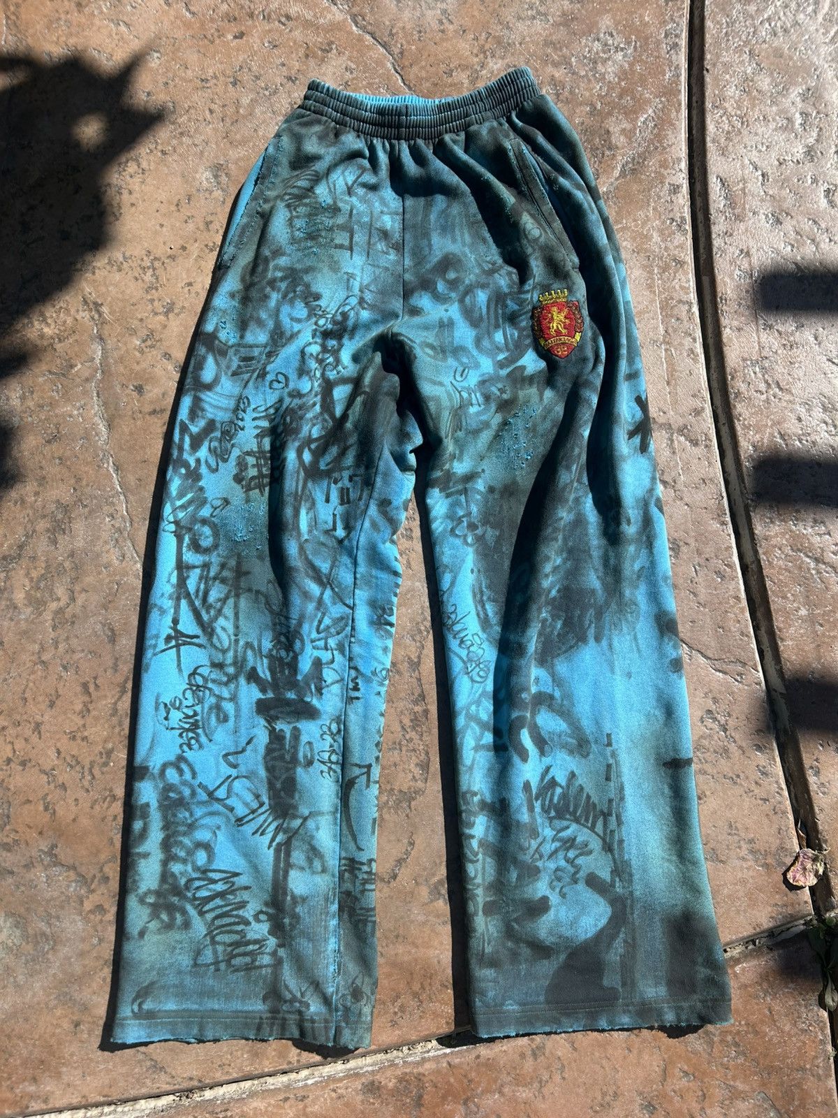 Balenciaga Balenciaga skater graffiti mud show sweatpants Size US 28 / EU 44 - 1 Thumbnail