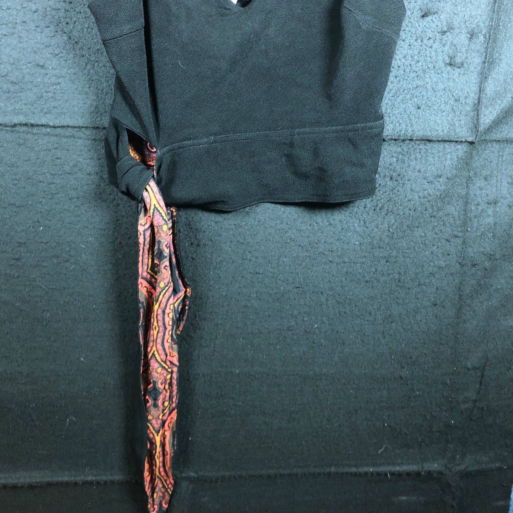 Free People Free People Blouse Black V-Neck Crop Side Paisley Bow Tie Stretch Medium Women’s Shirt Sleeveless Halter N/A Size M / US 6-8 / IT 42-44 - 4 Thumbnail