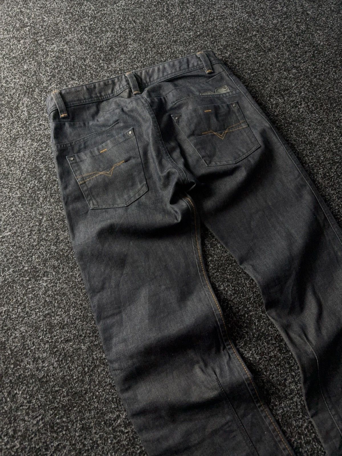 Diesel 00s Designer luxury Diesel Darron Tapered Dark Denim Jeans Size US 30 / EU 46 - 14 Thumbnail