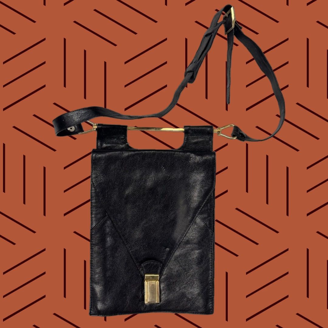 Vintage VINTAGE Leather Crossbody Pouch Bag Black Size ONE SIZE - 1 Thumbnail