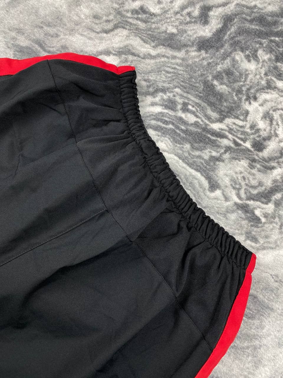 Nike Vintage Nike Manchester United Football Shorts Men Size M Size US 33 - 11 Thumbnail