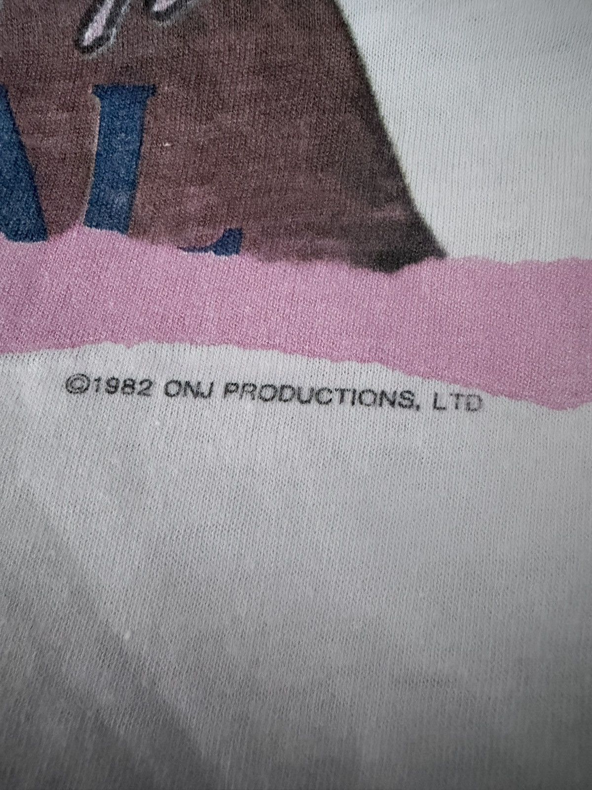 Other Vintage Olivia Newton John 1982 Tour Tshirt Size US M / EU 48-50 / 2 - 4 Thumbnail