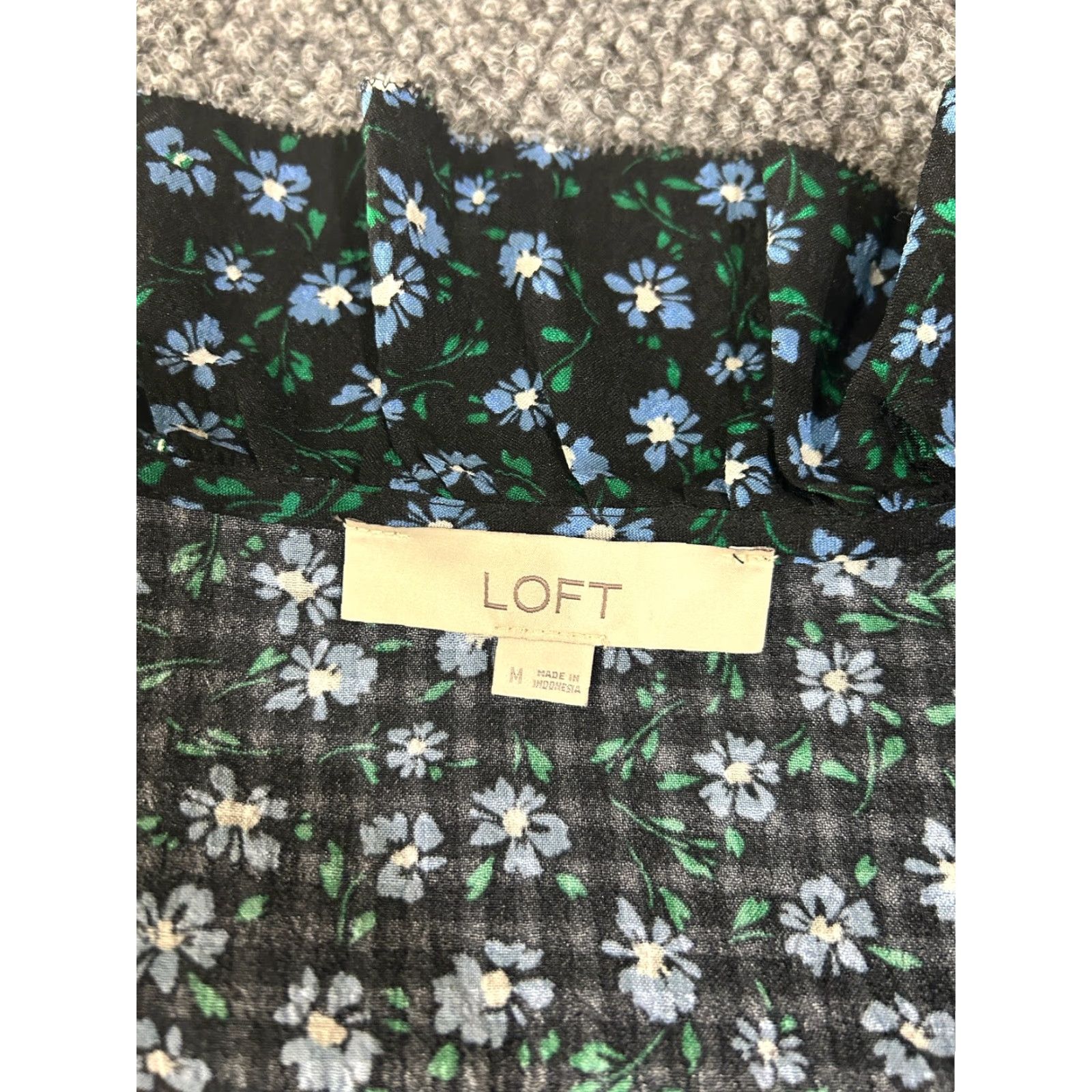 Loft LOFT Blouse Womens M Black Floral Long Sleeve V-Neck Ruffle Top Size M / US 6-8 / IT 42-44 - 2 Thumbnail