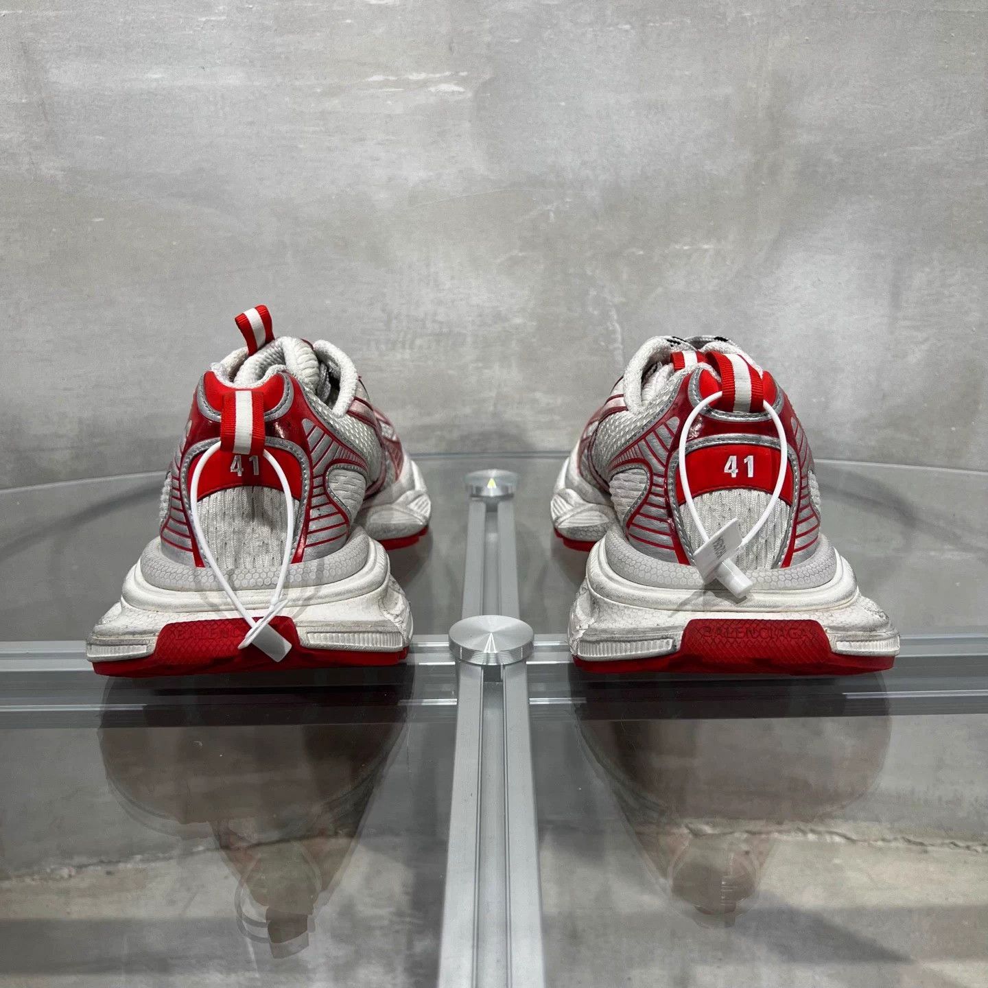 Balenciaga Balenciaga 3XL Distressed White & Red Dad Shoes EU41 Size US 8 / EU 41 - 6 Thumbnail