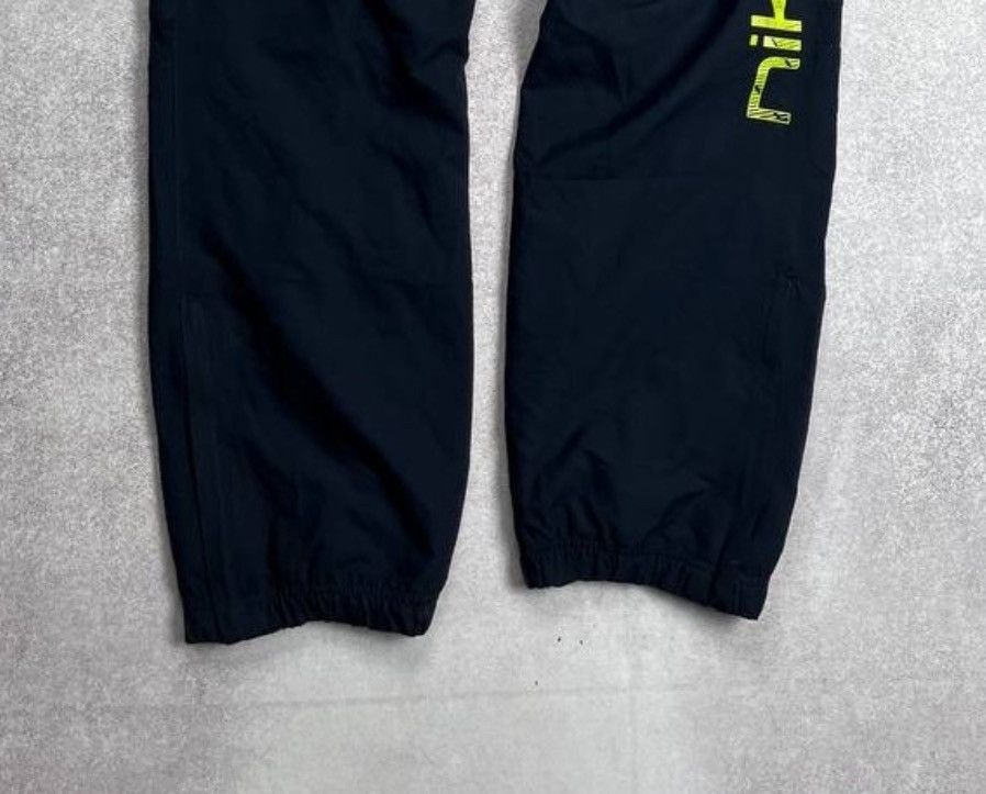 Nike VINTAGE NIKE SWOOSH NYLON Y2K TN STYLE TRACK PANTS S Size US 31 - 3 Thumbnail