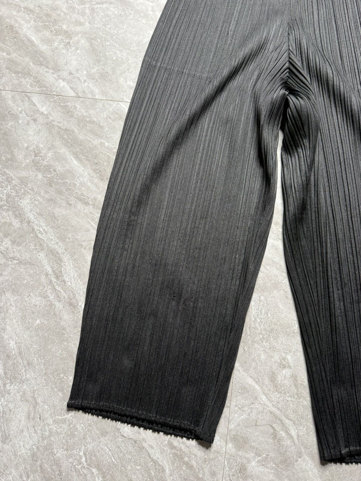 Pleats Please Issey Miyake Pleats please Cropped Pants Size US 30 / EU 46 - 2 Thumbnail