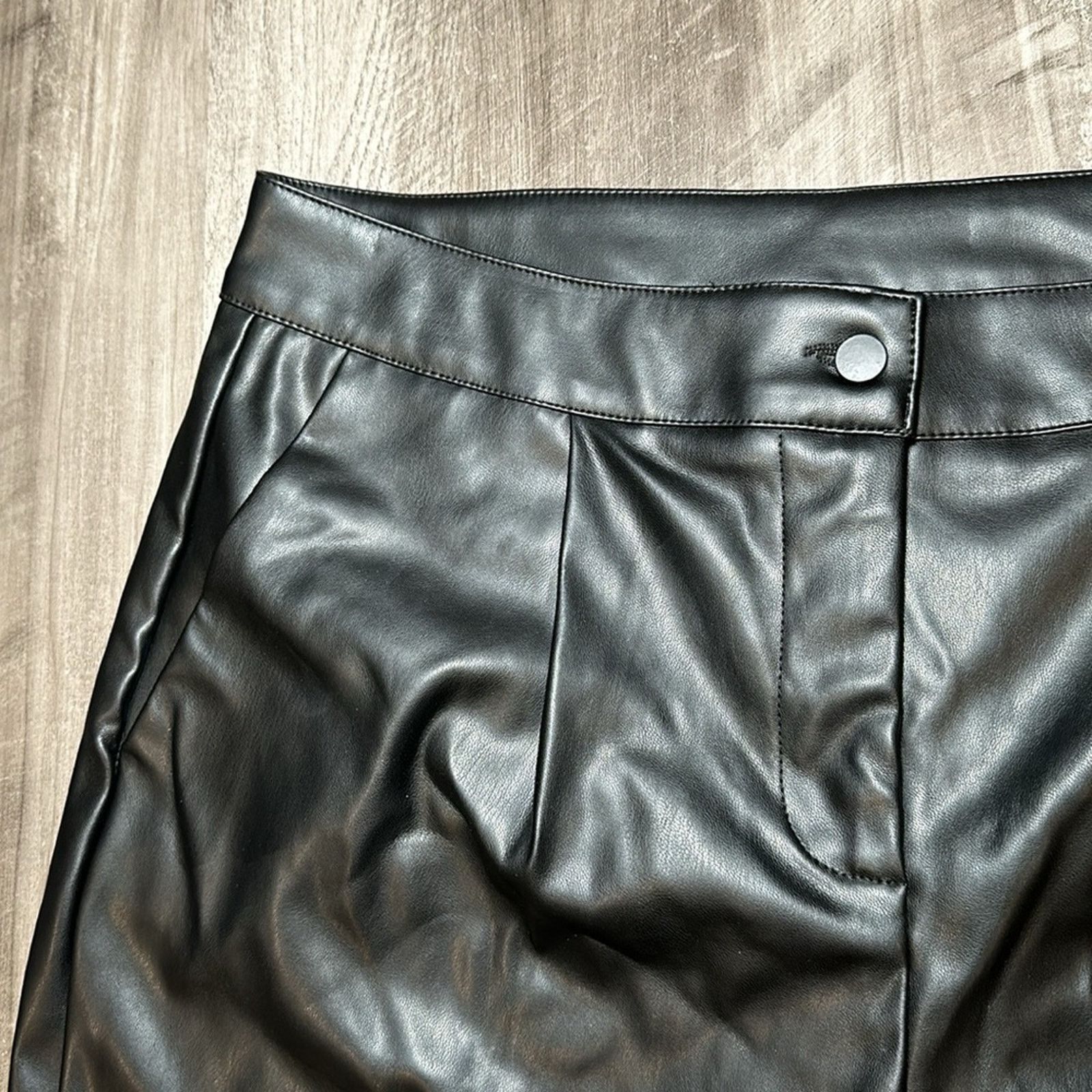 Ellen Tracy Ellen Tracy Pleated Faux Leather Pant - Medium Size 30" / US 8 / IT 44 - 5 Thumbnail