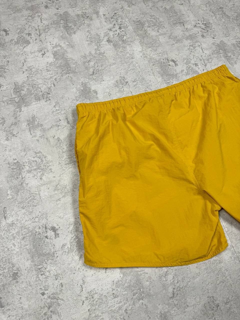 Nike RARE Vintage Nike Yellow Shorts Big Logo Size XL Size US 37 - 9 Thumbnail