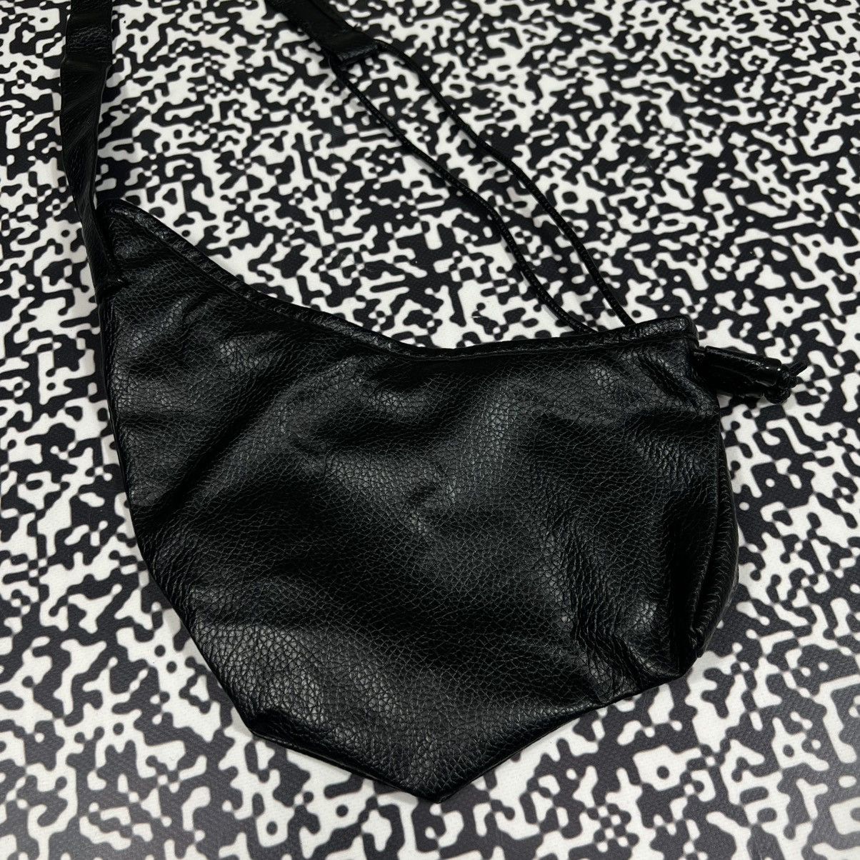 Japanese Brand Vintage Y2K Japanese Crossbody Bag Opium Style Size ONE SIZE - 7 Thumbnail